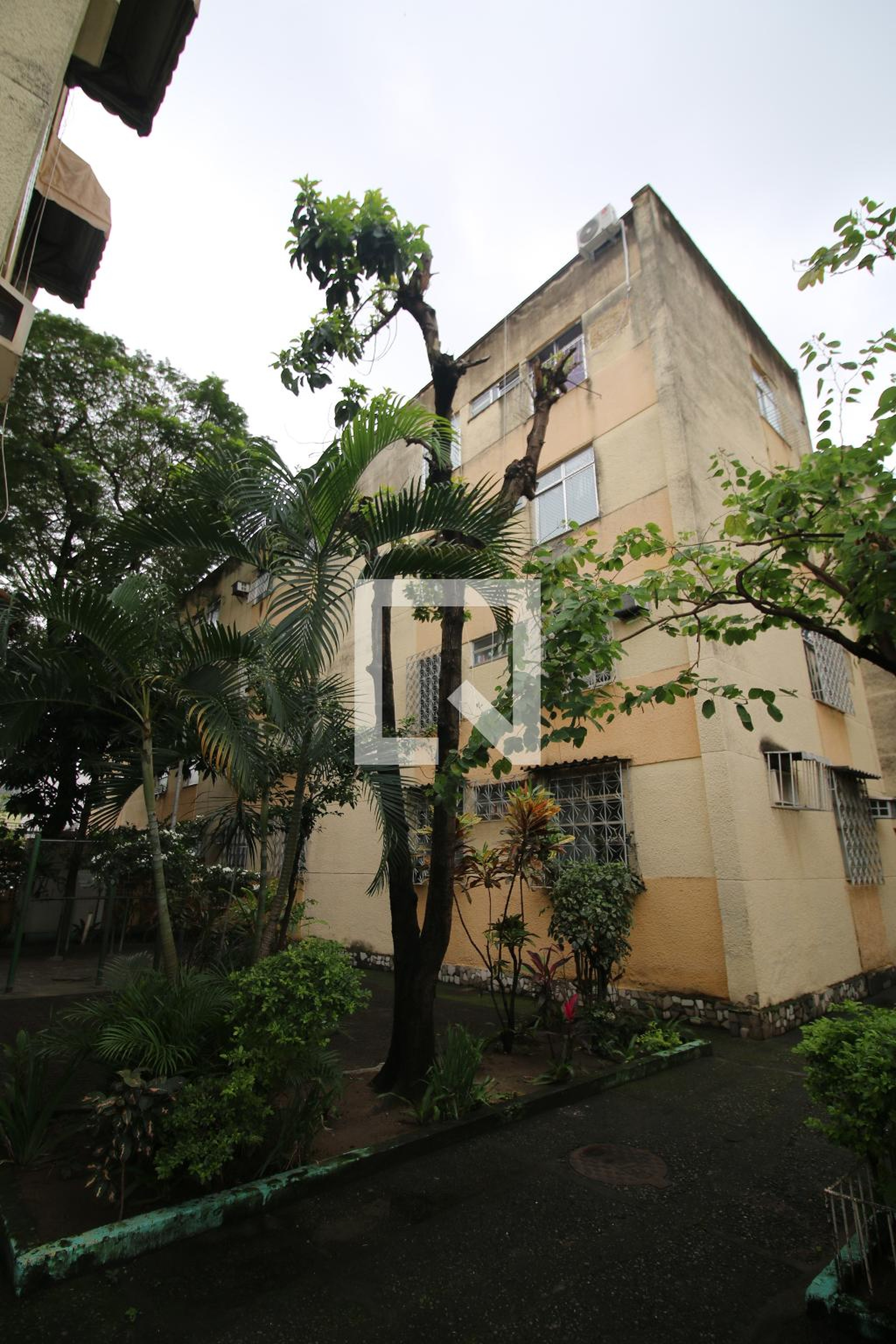 Fachada Condomínio em Estrada Adhemar Bebiano, 4013