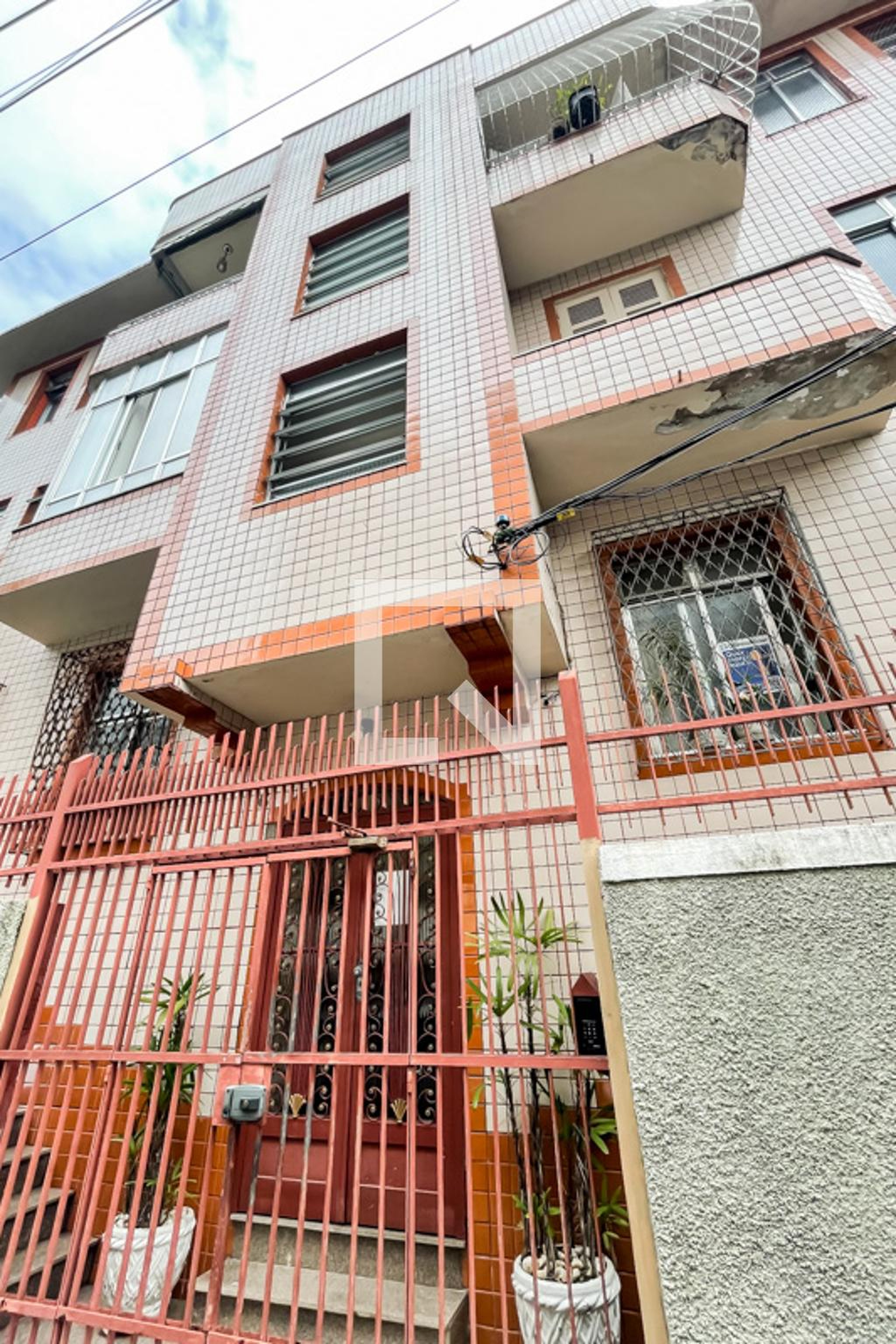 Fachada Condomínio em Rua Enes de Sousa, 6