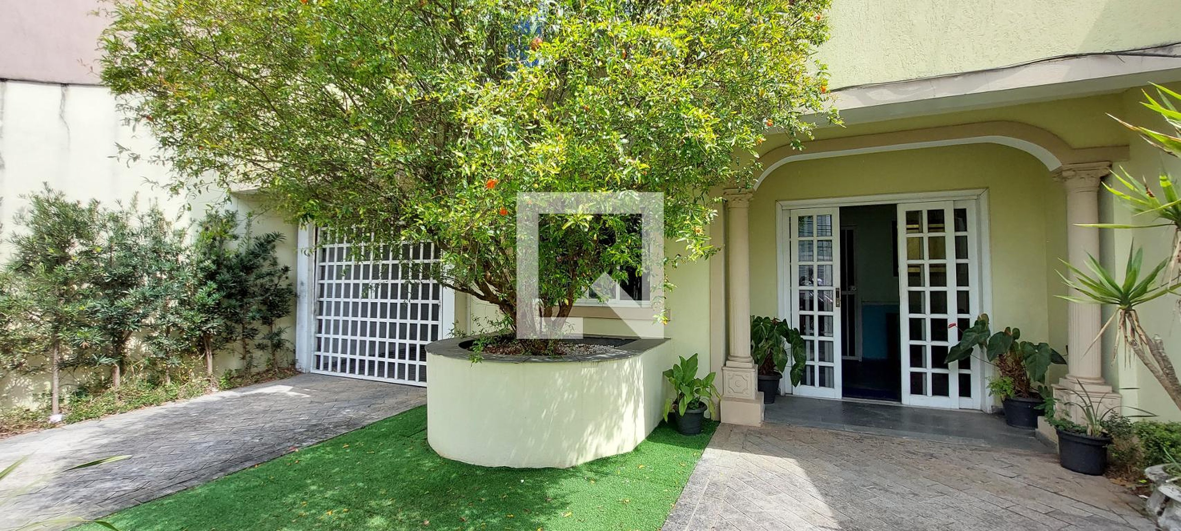 Fachada do Prédio Condomínio em Rua Cisplatina, 134