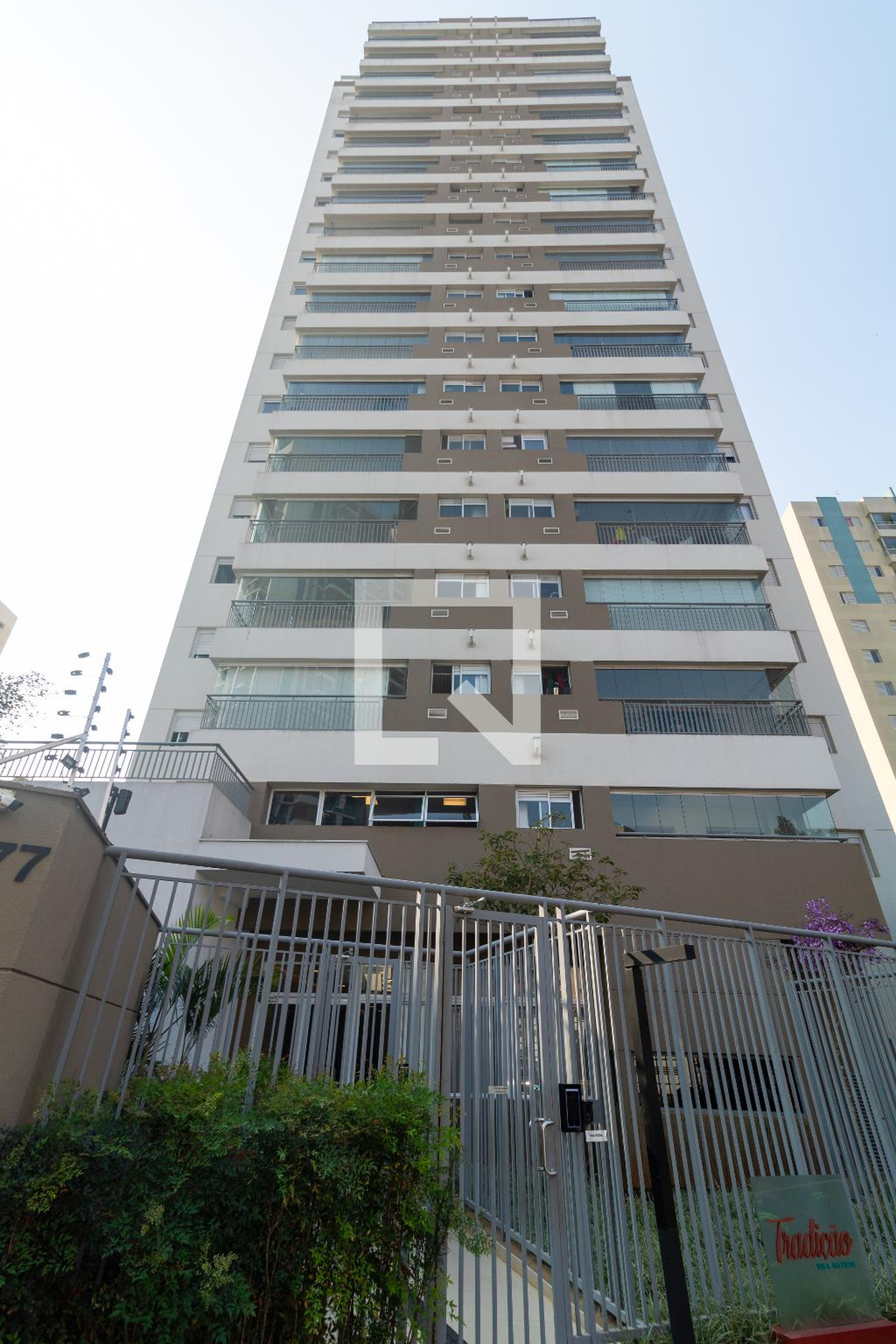 Fachada Condomínio em Rua Cerro de Mateus Simões, 877