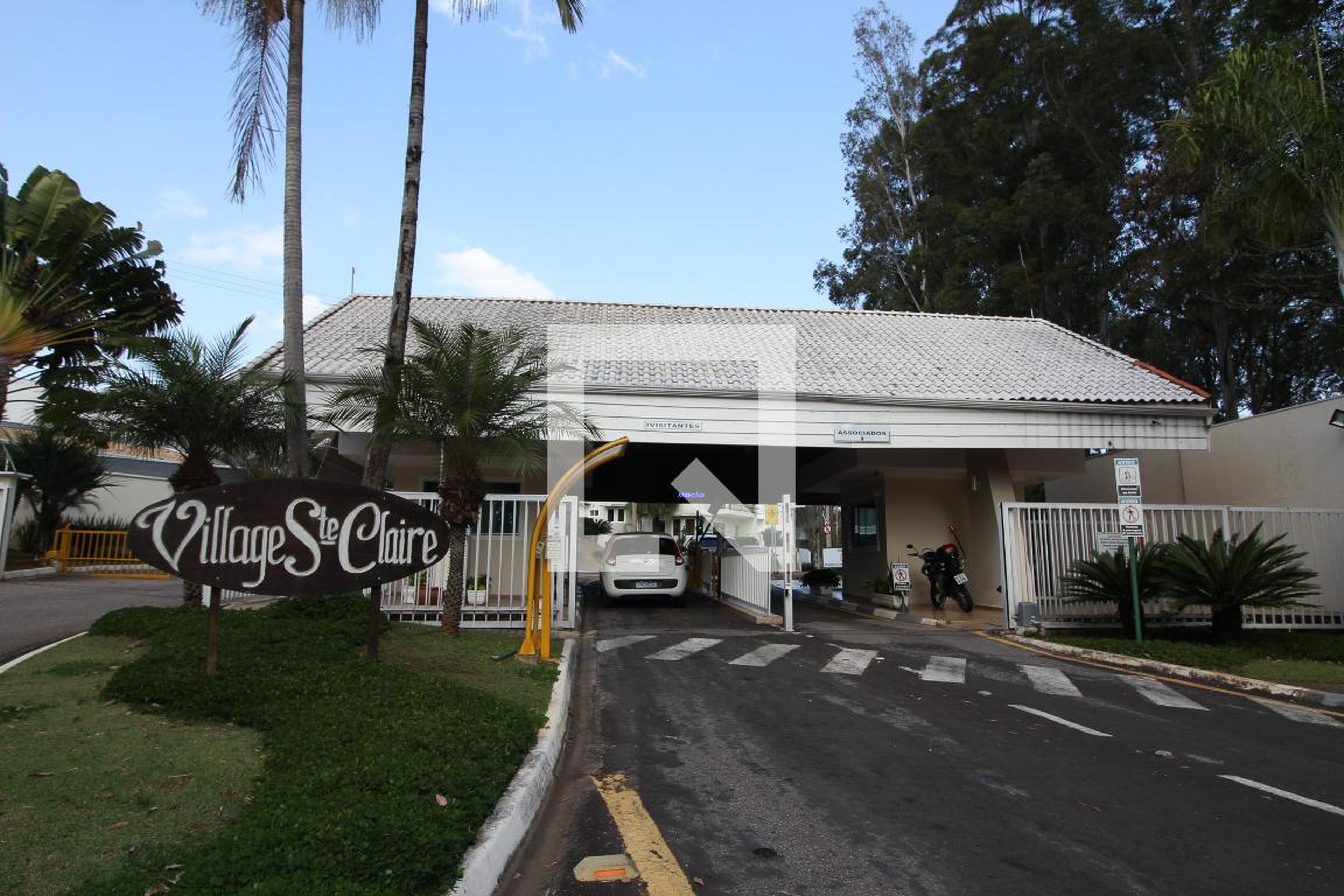 Fachada Condomínio em Rua Carlos Leite Pereira de Souza, 145