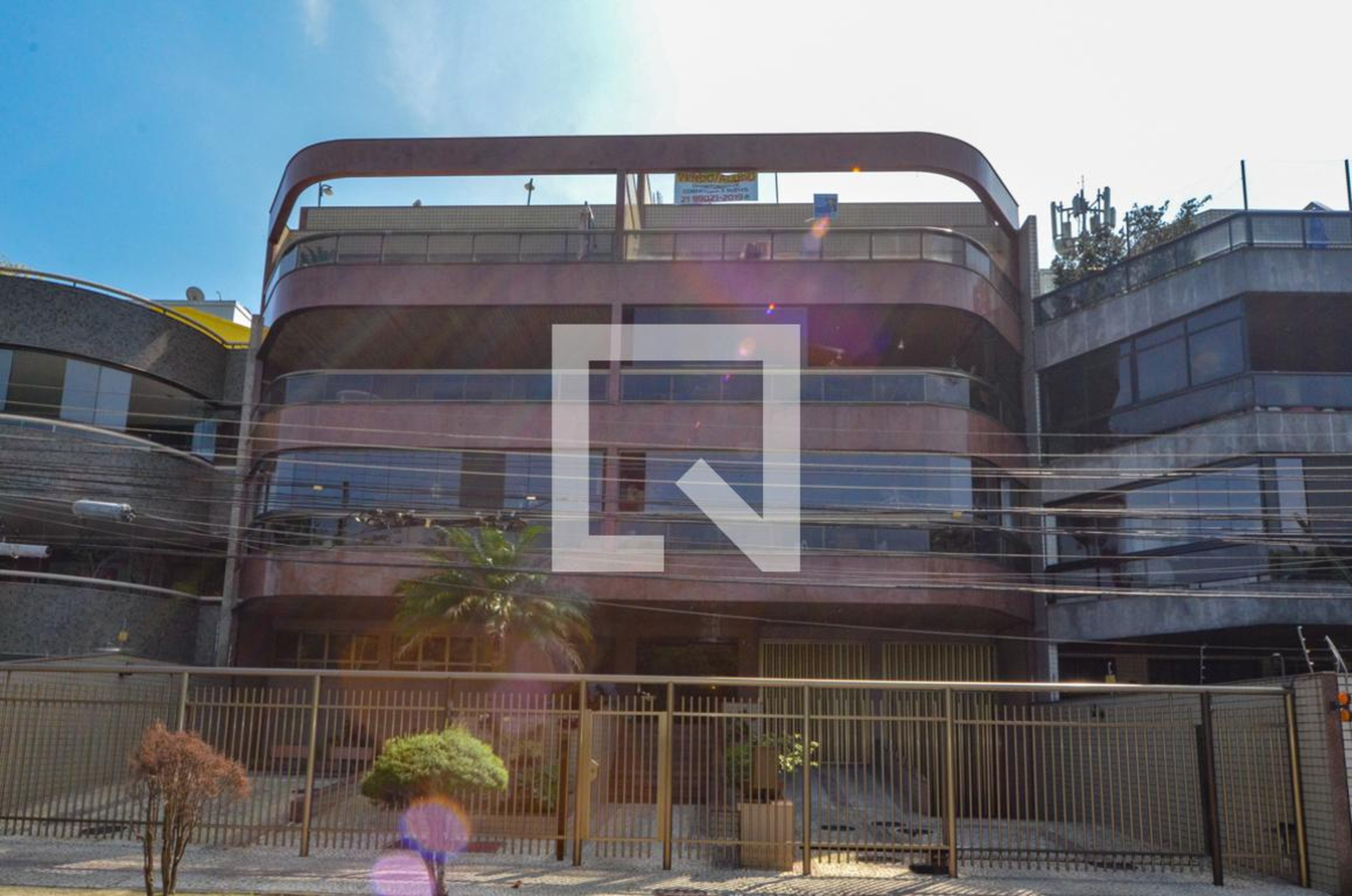 Fachada do Prédio Condomínio em Rua Professor Hermes Lima, 490