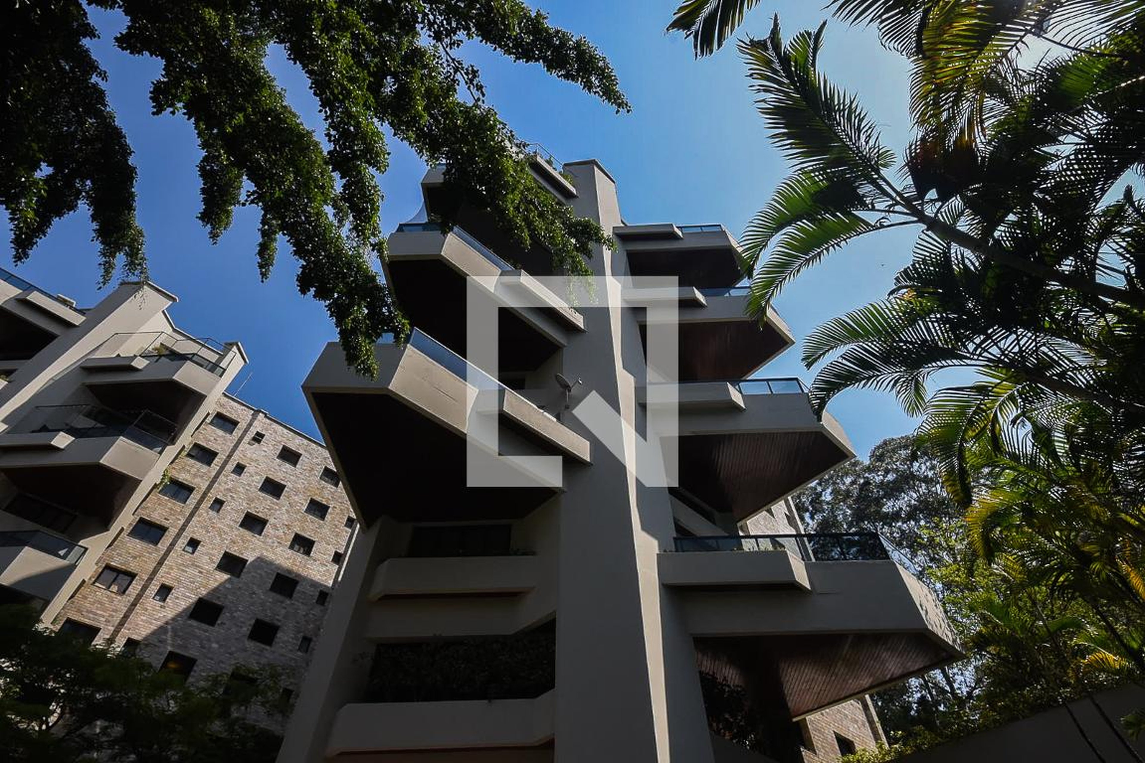 Fachada Condomínio em Rua Professor Alexandre Correia, 597