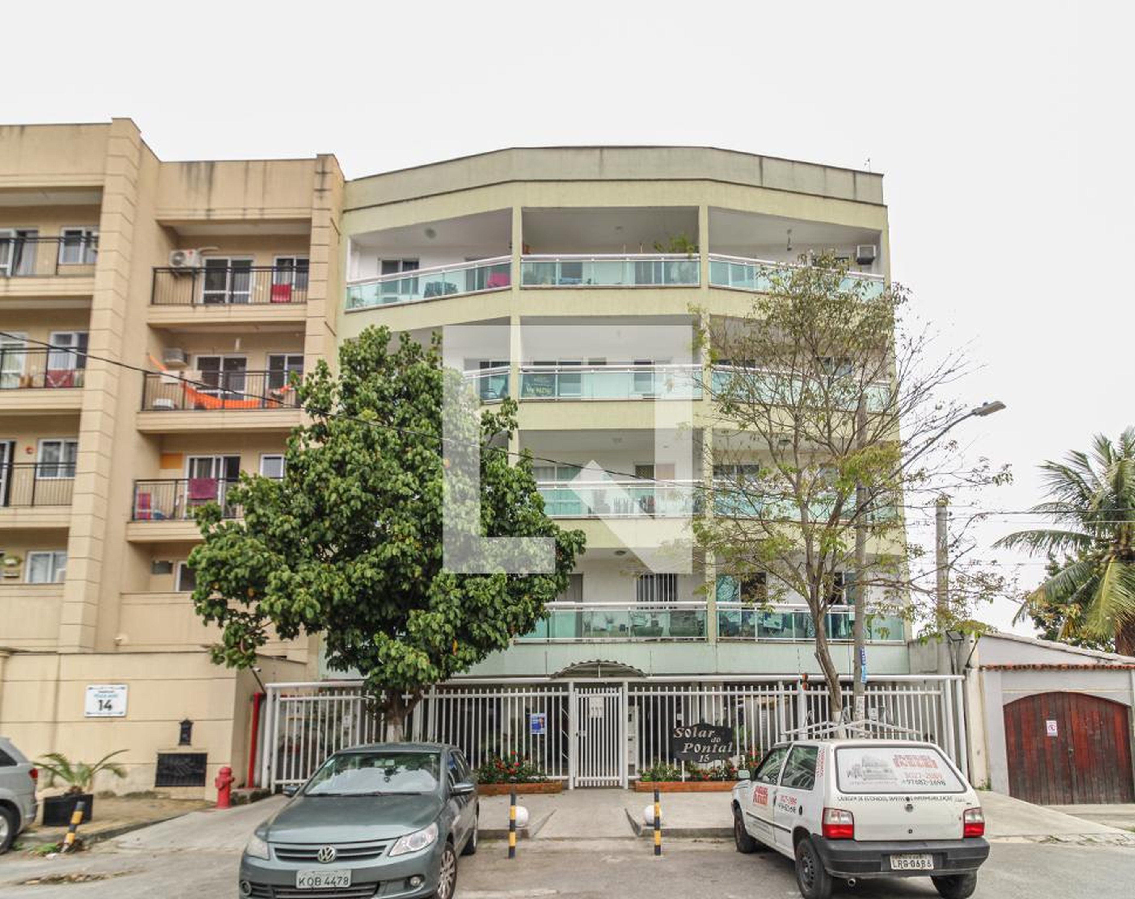 Fachada Condomínio em Rua Professora Edna Côrte Silveira, 25