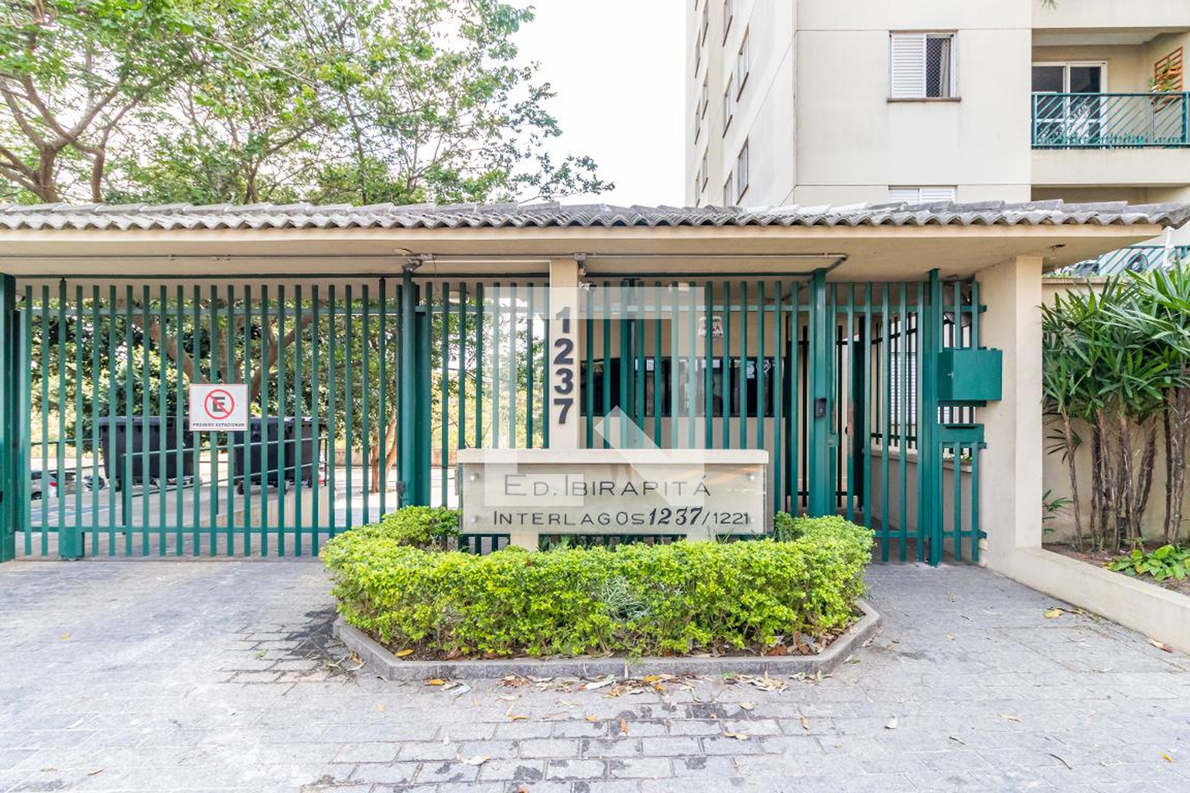 Fachada do Condomínio Edificio Ibirapita Interlagos - São Paulo/ SP