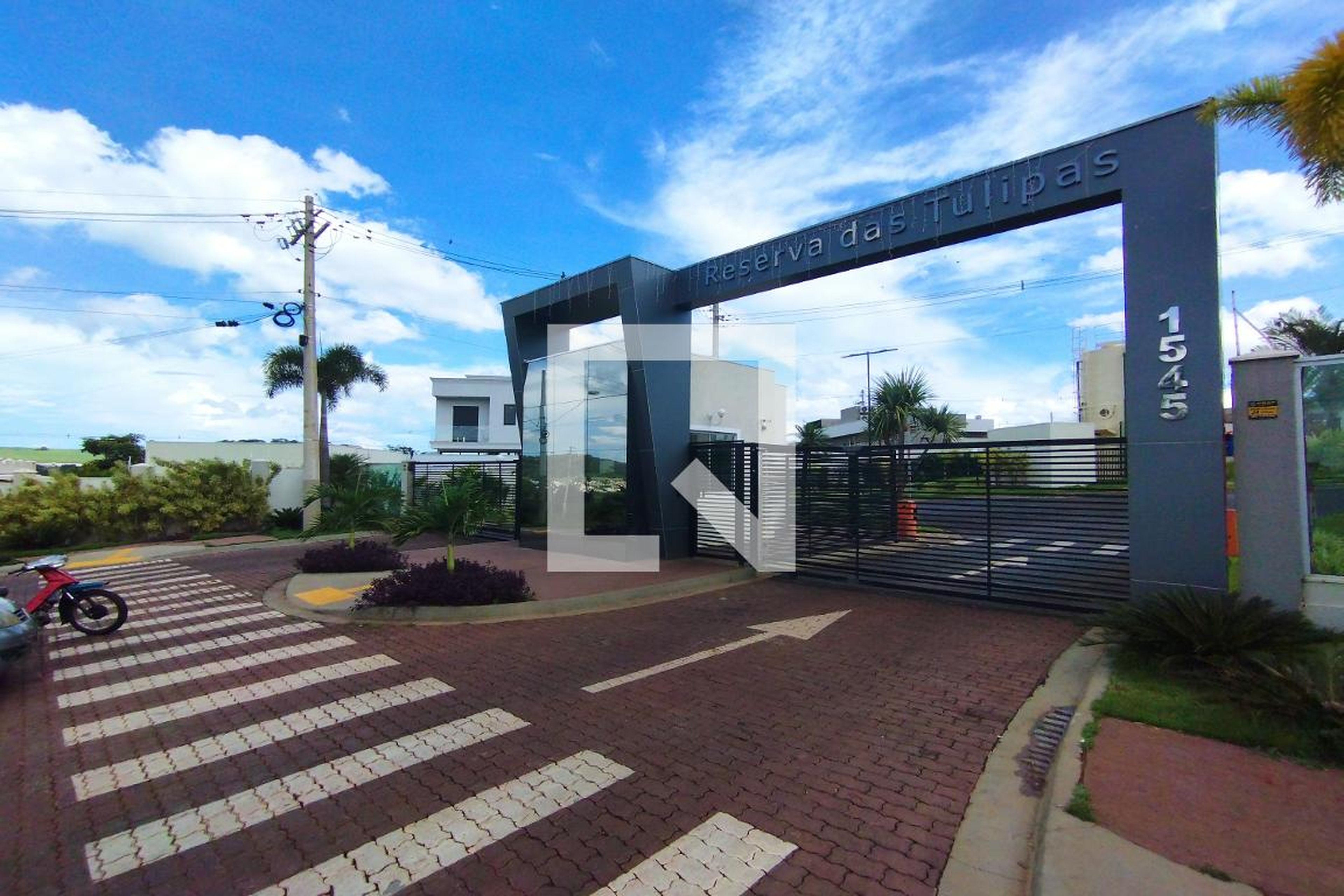 Fachada Condomínio em Avenida Afonço Valera, 1515