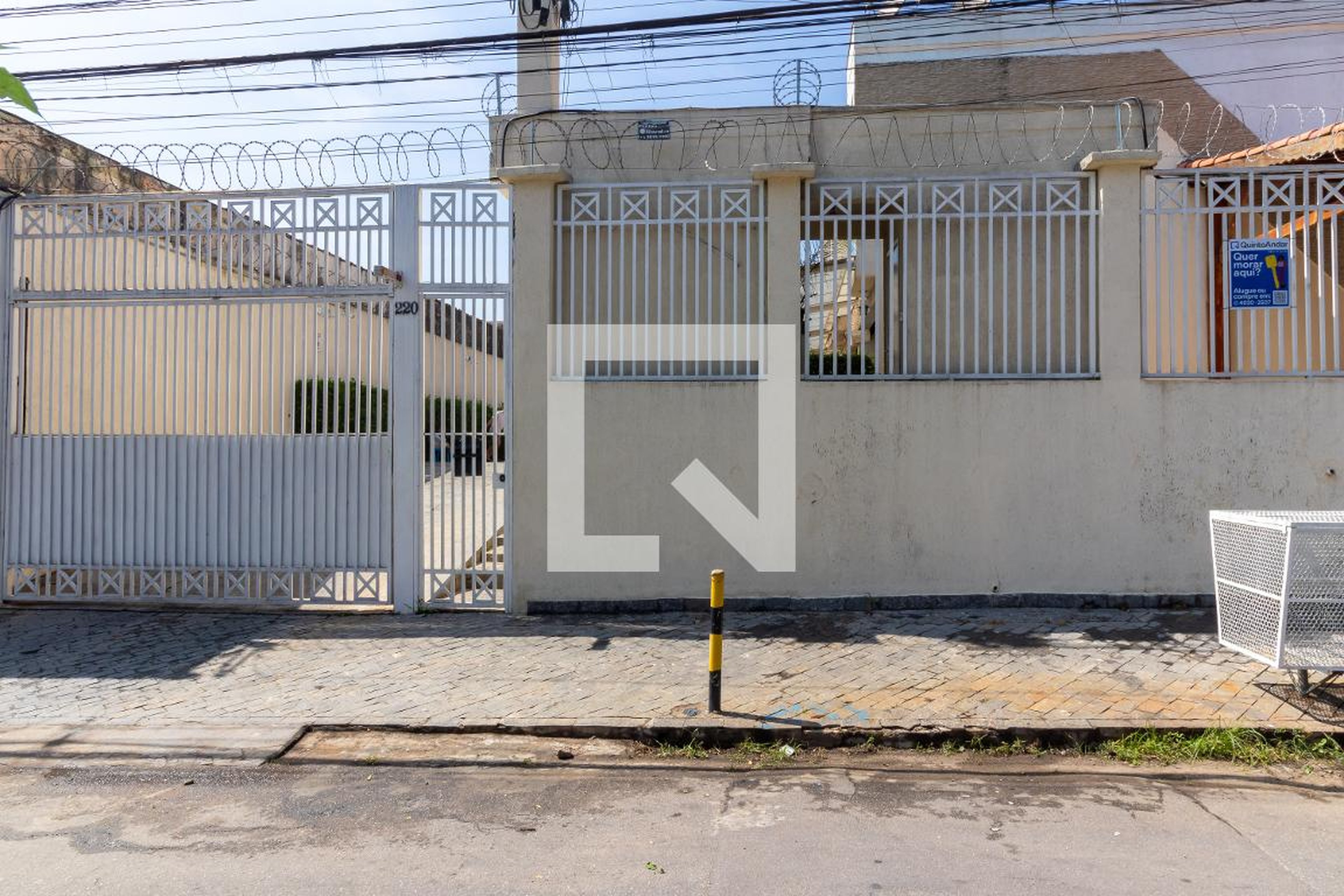 Fachada Condomínio em Rua Carvalho de Almeida, 220