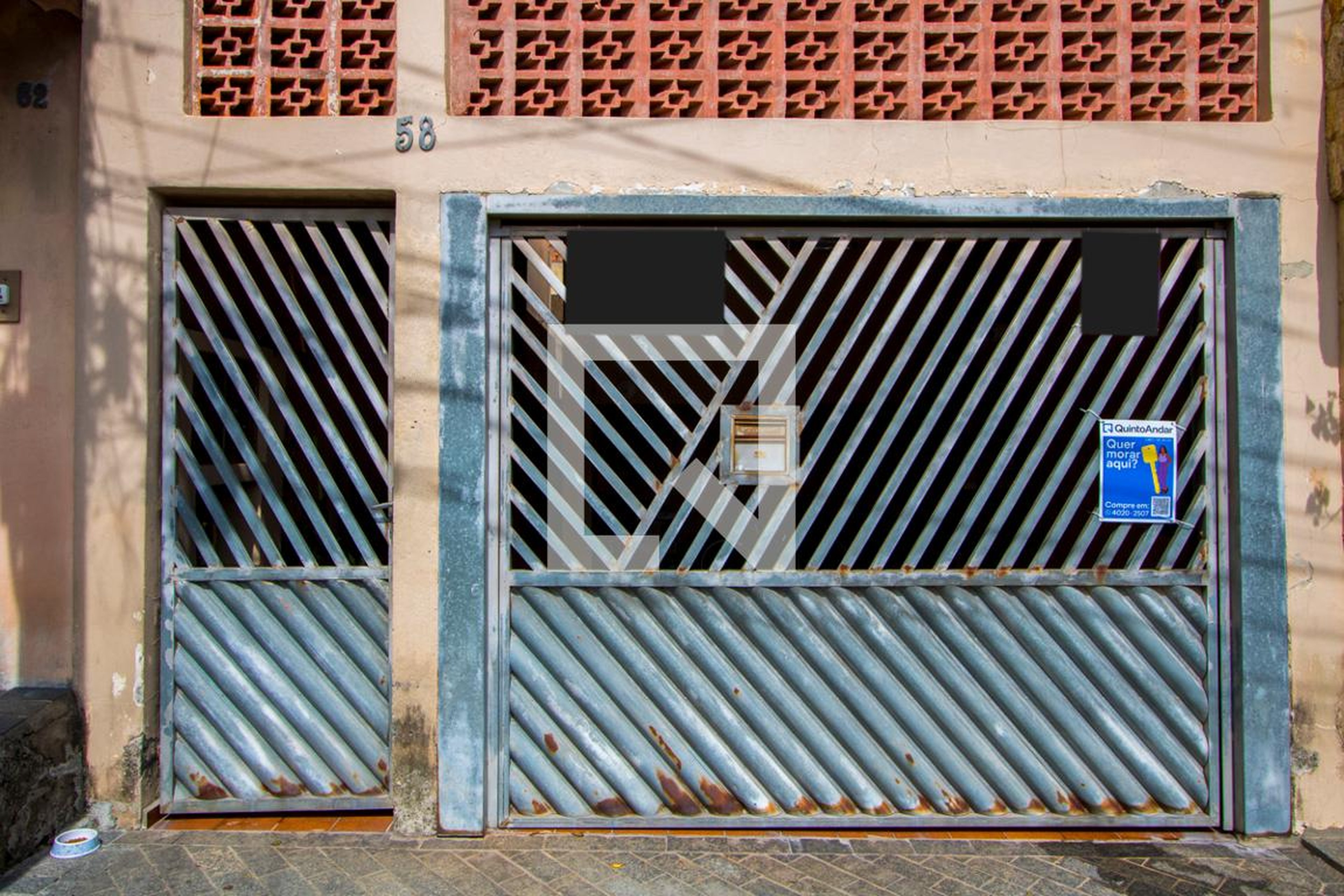 Fachada Condomínio em Rua Casemiro Polanovski, 58