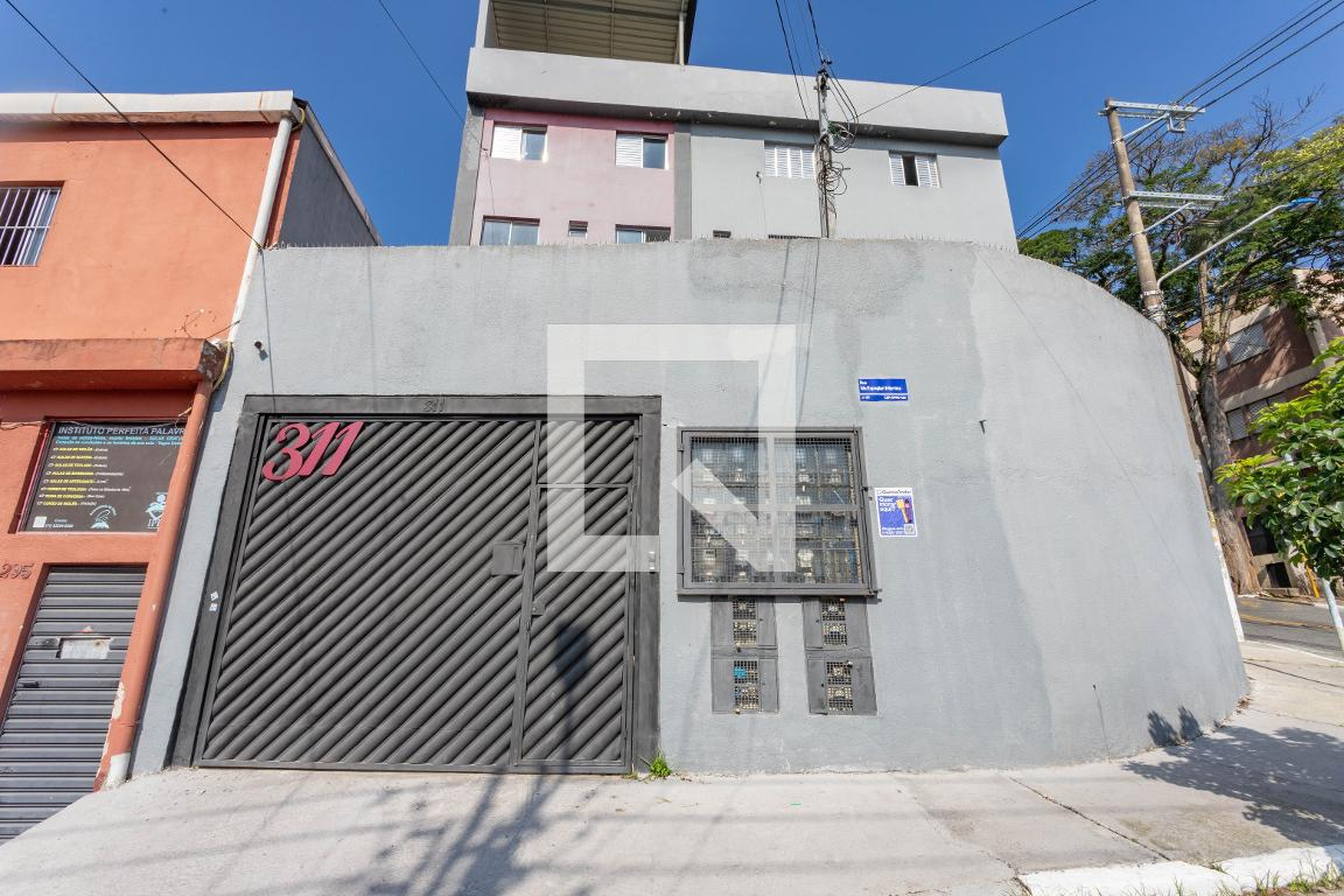 Fachada do Prédio Condomínio em Rua Ida Espagiari Martins, 311