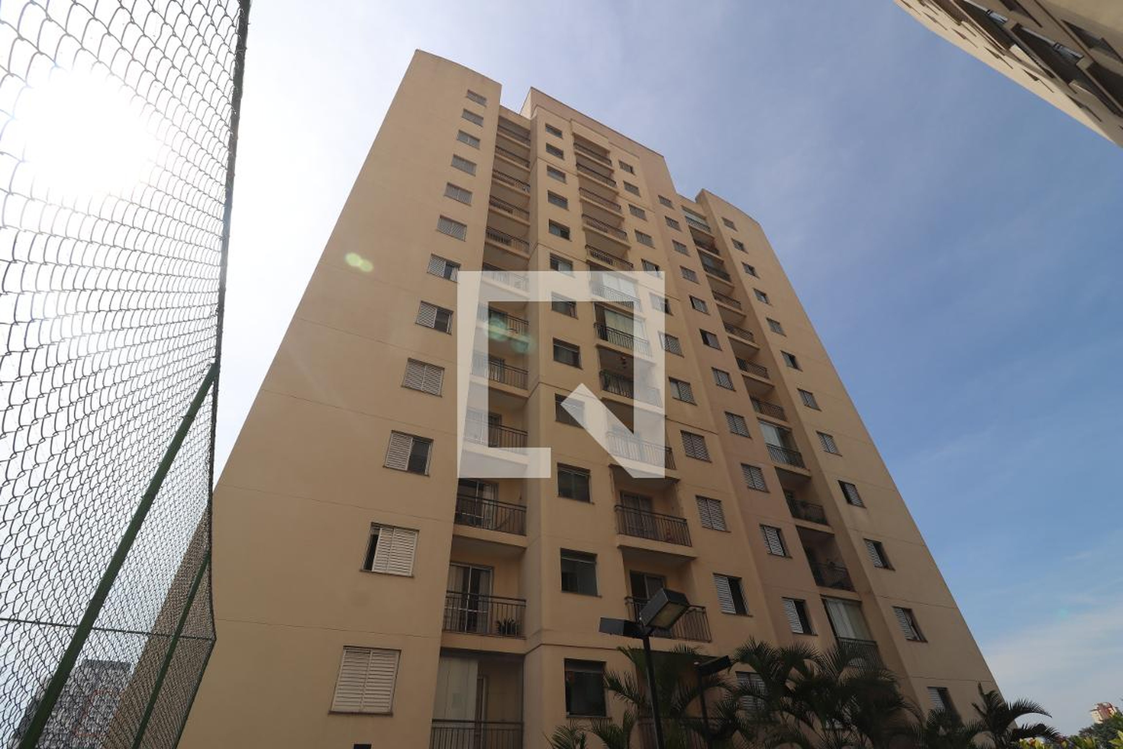 Fachada Condomínio em Rua Demini, 344