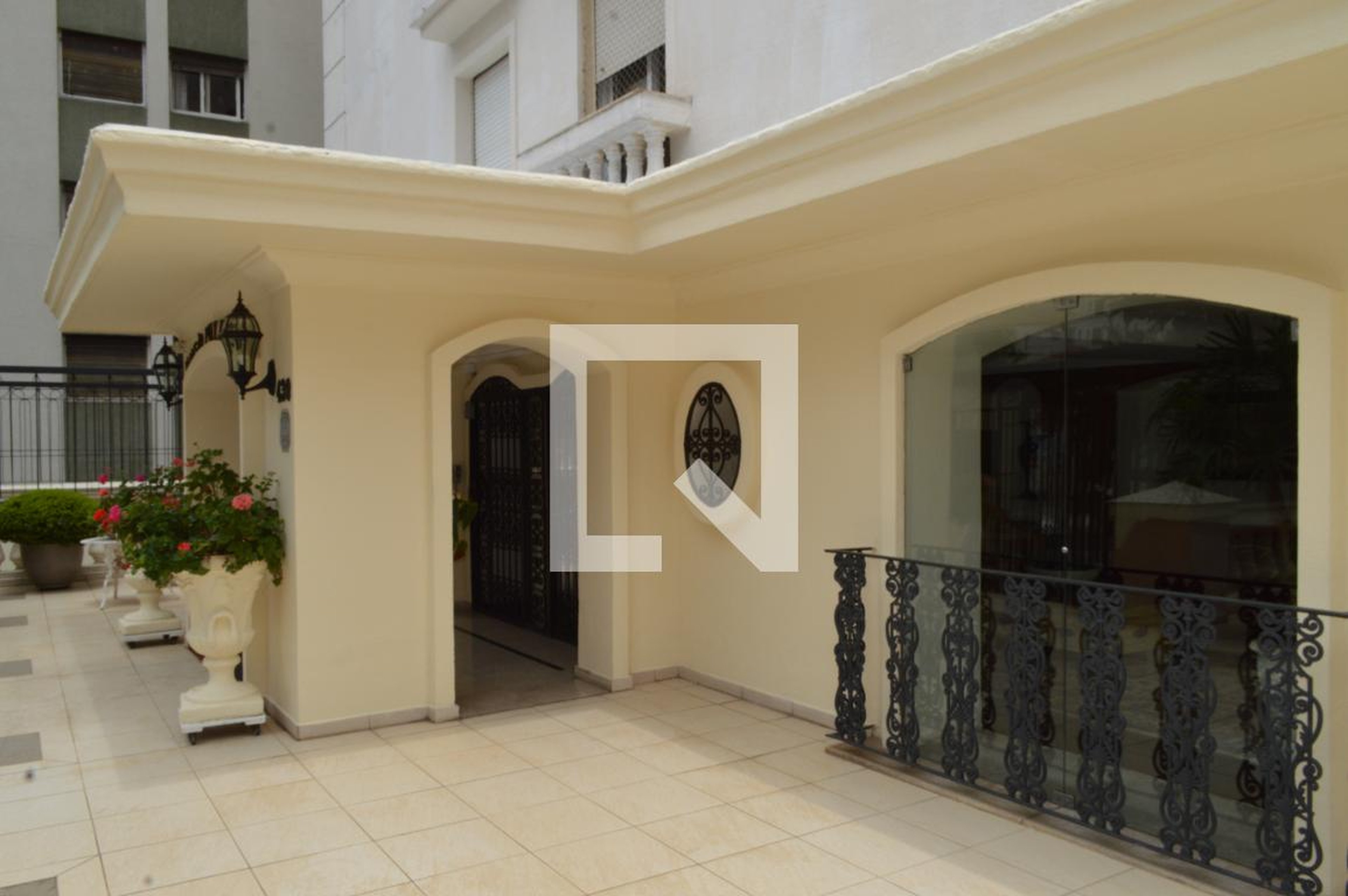 Entrada - Mansão Puy de Dome