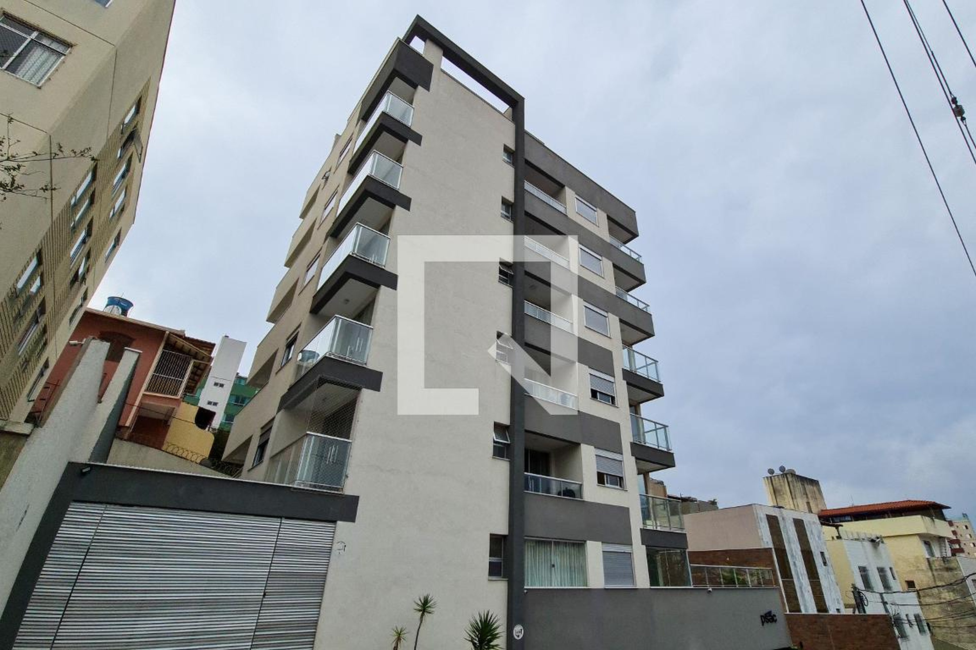 Fachada do prédio Condomínio Ed. Columbia Hights Residences