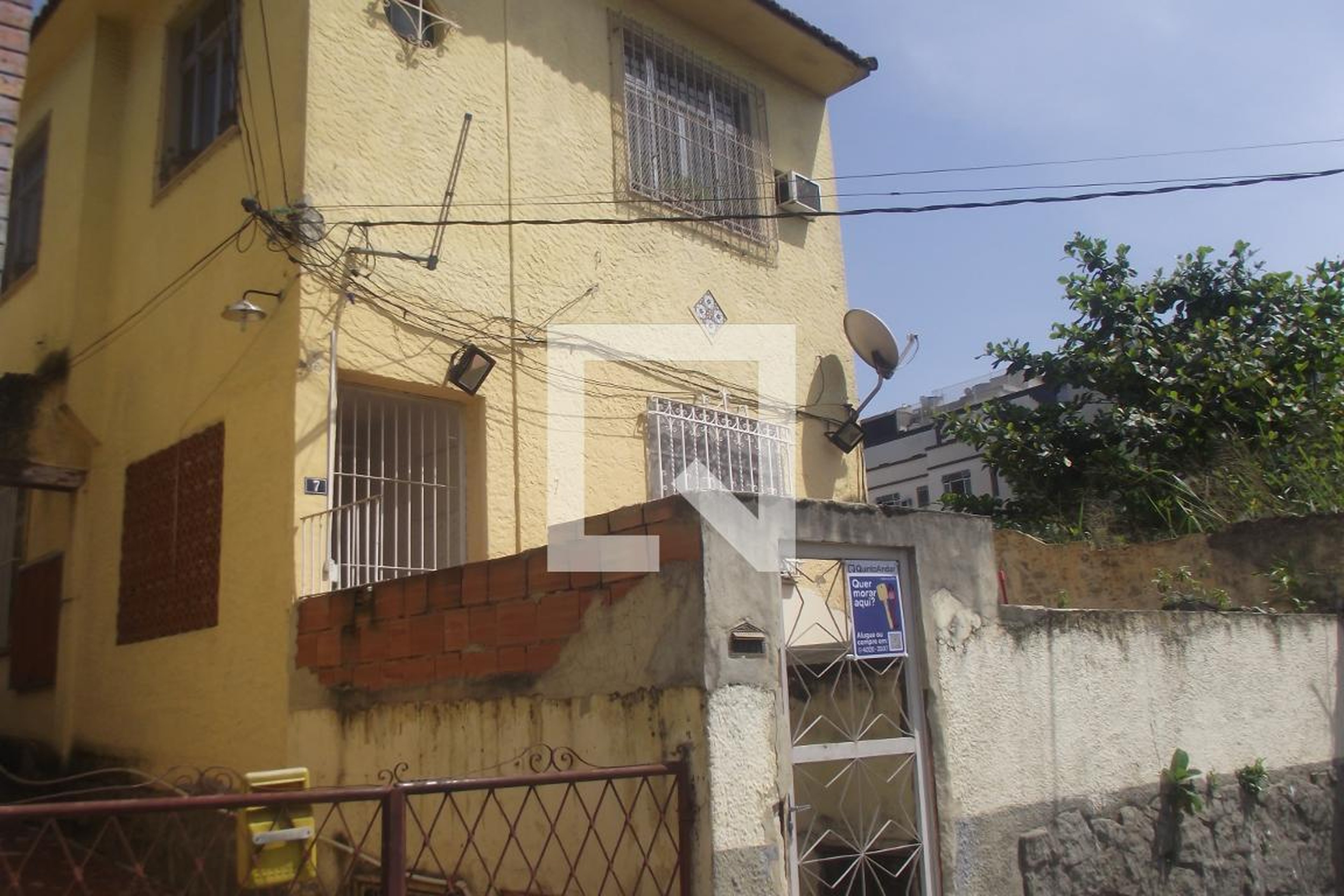 Fachada Condomínio em Rua Chaves Pinheiro, 7