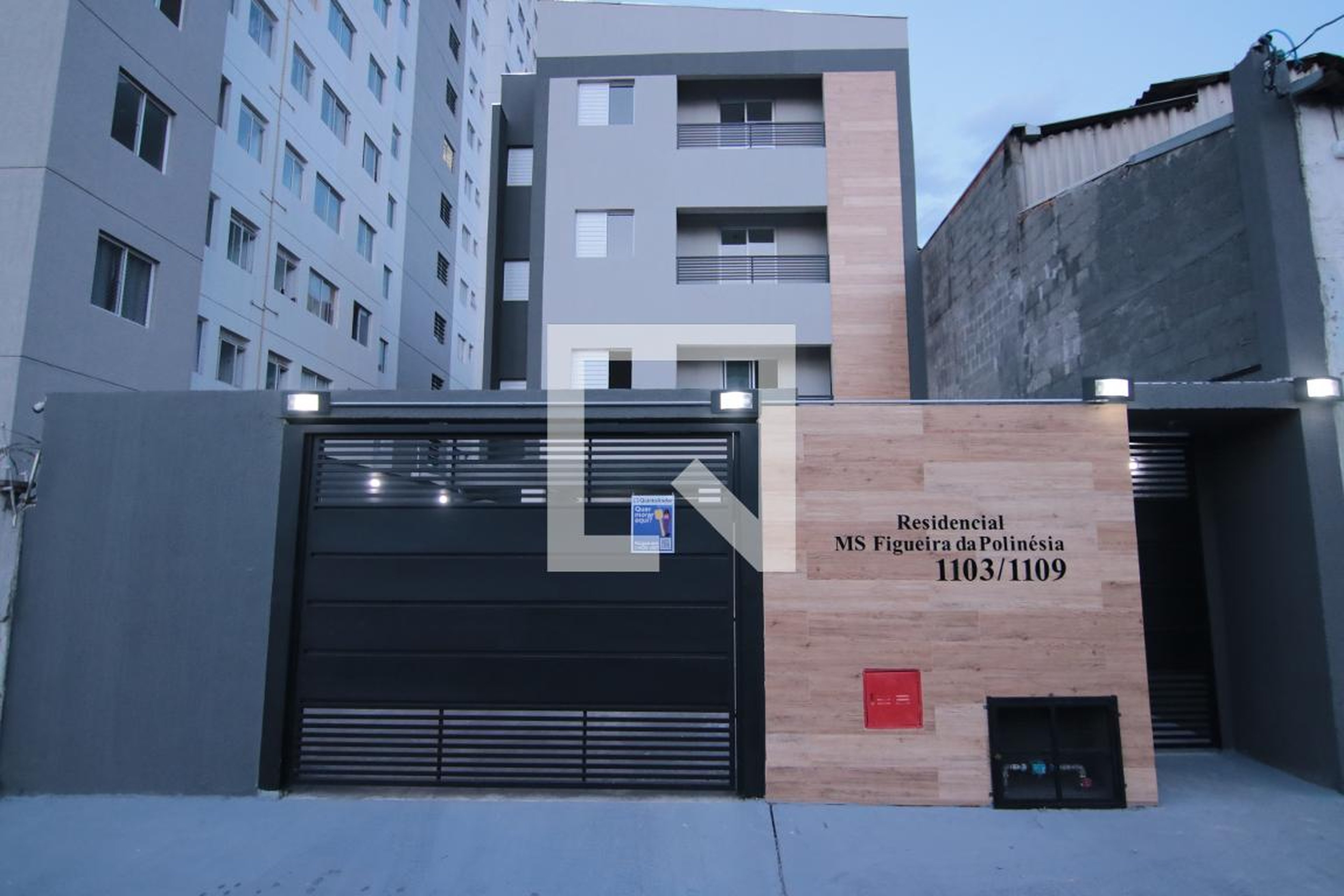 Fachada Condomínio em Rua Figueira da Polinésia, 1103