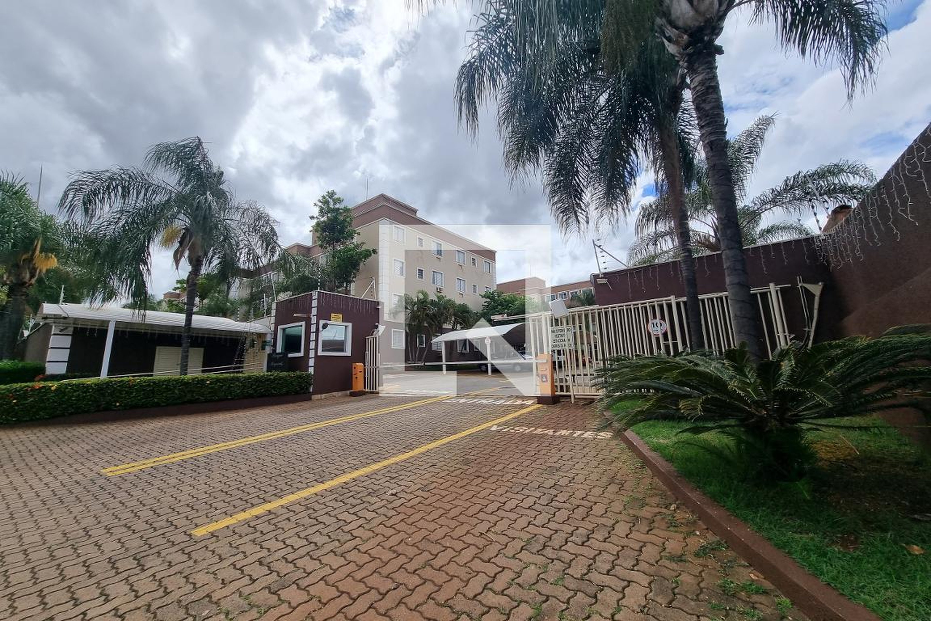 Fachada Condomínio Parque Requinte