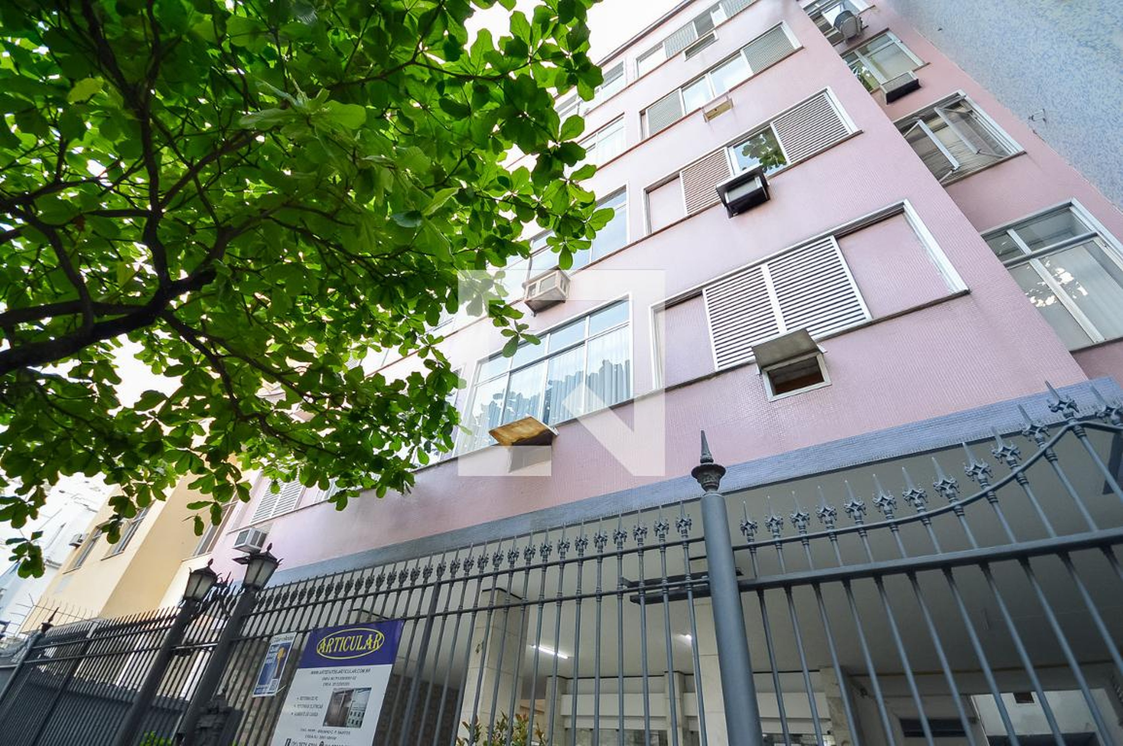 Fachada Condomínio em Rua Conselheiro Zenha, 41