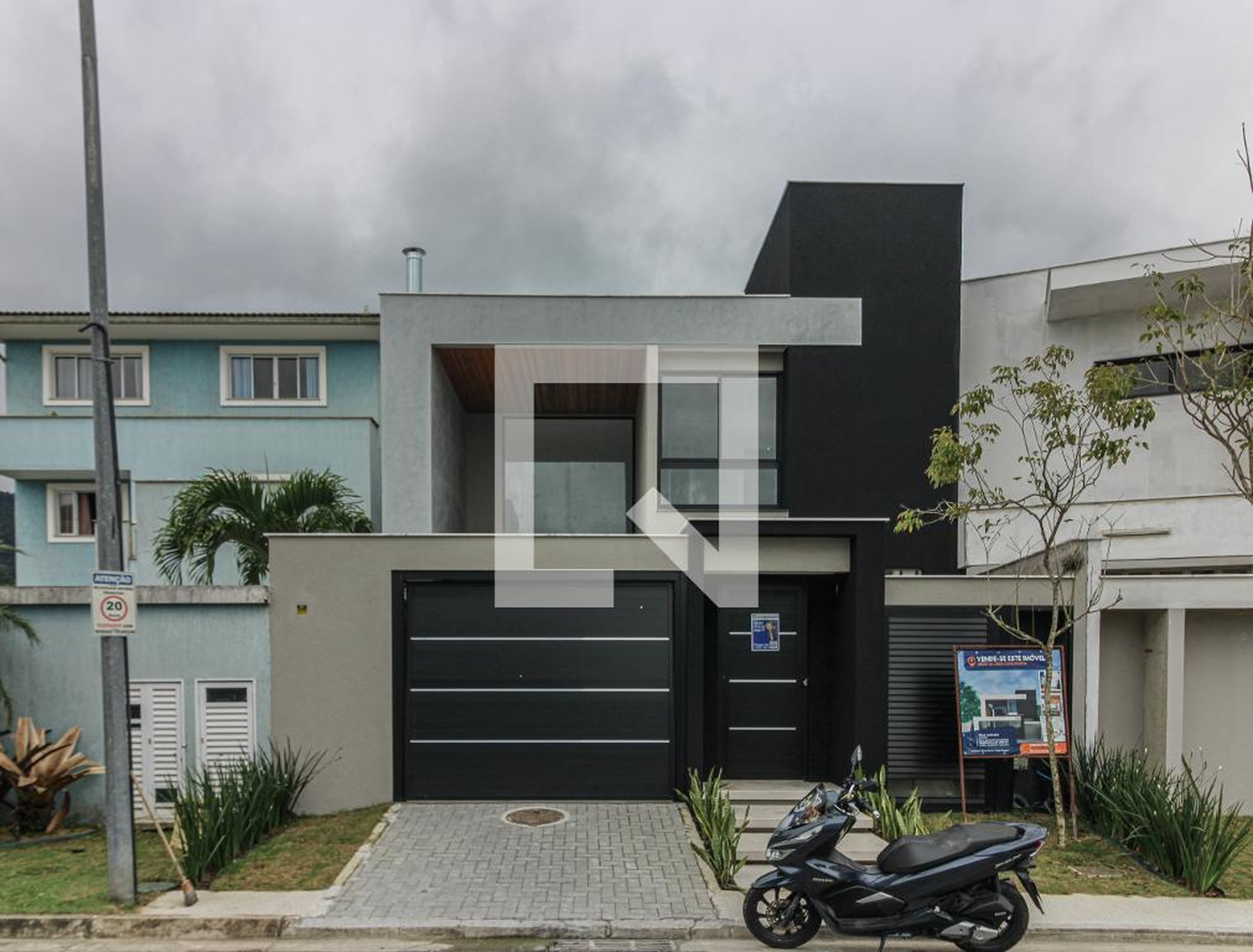 Fachada Condomínio em Rua Desembargador Wellington Jones Paiva, 328