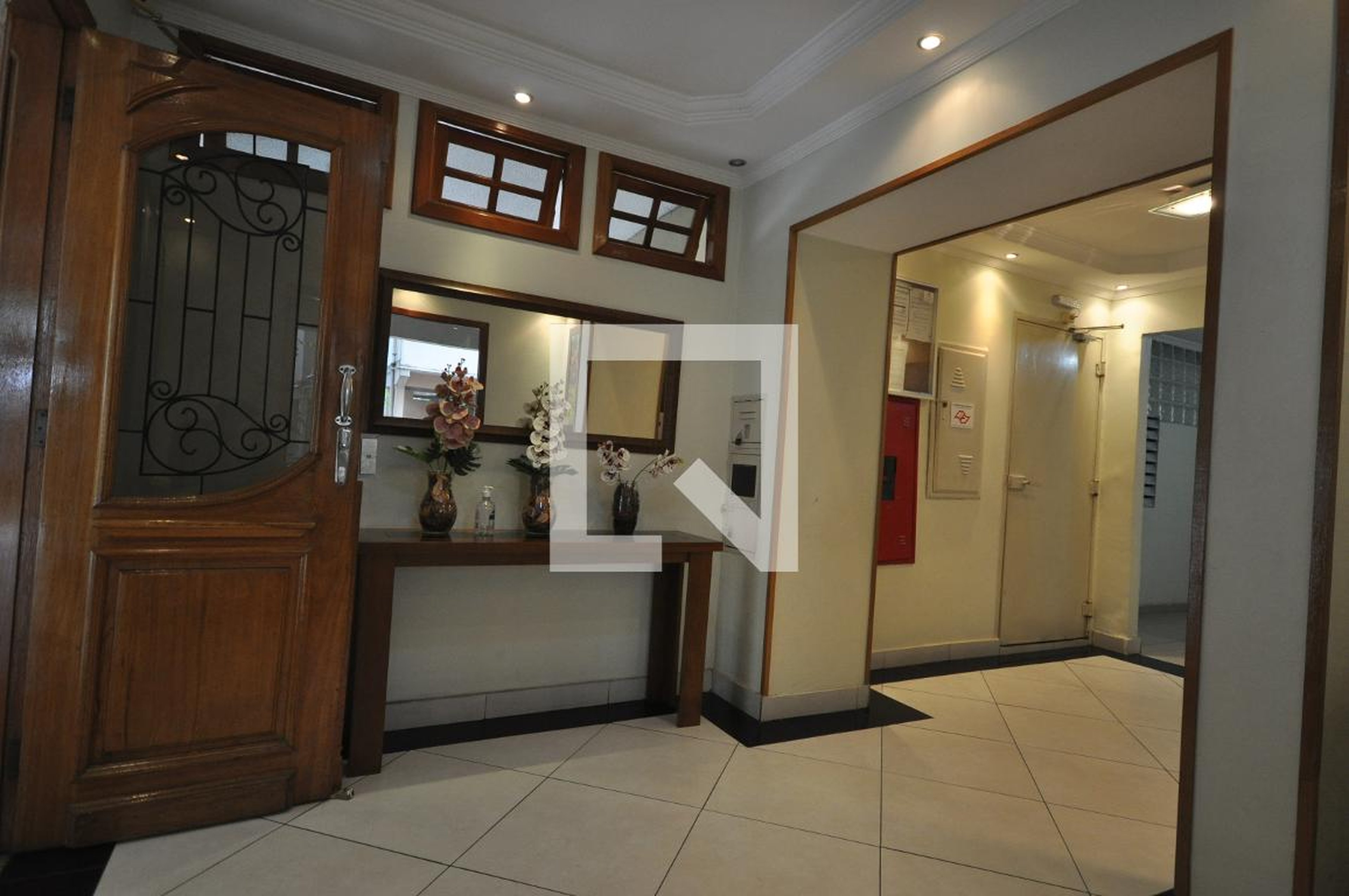 Hall de entrada - Conjunto Habitacional dos Ipês