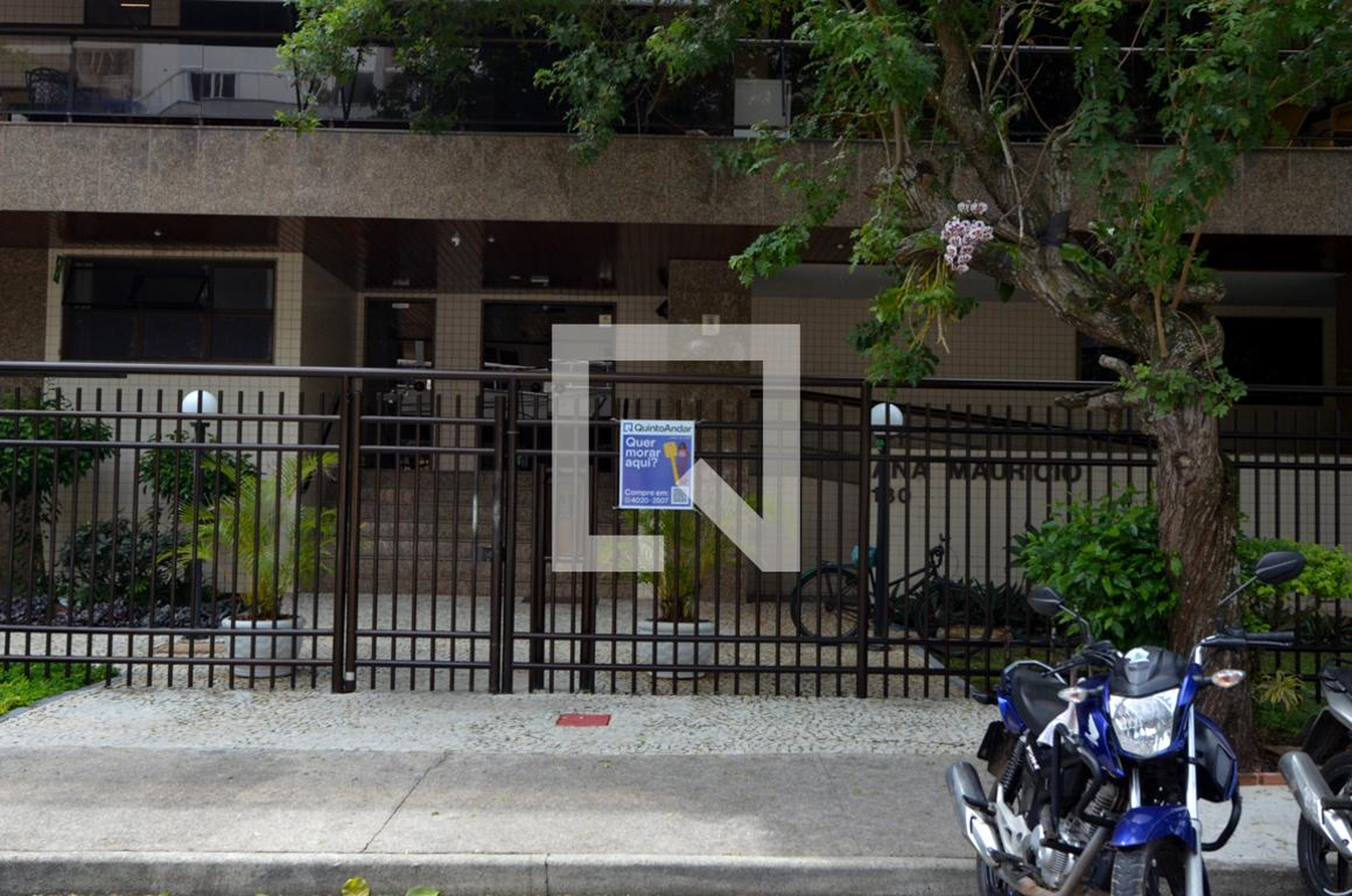 Fachada Condomínio em Rua Raul Amaro Nim Ferreira, 180