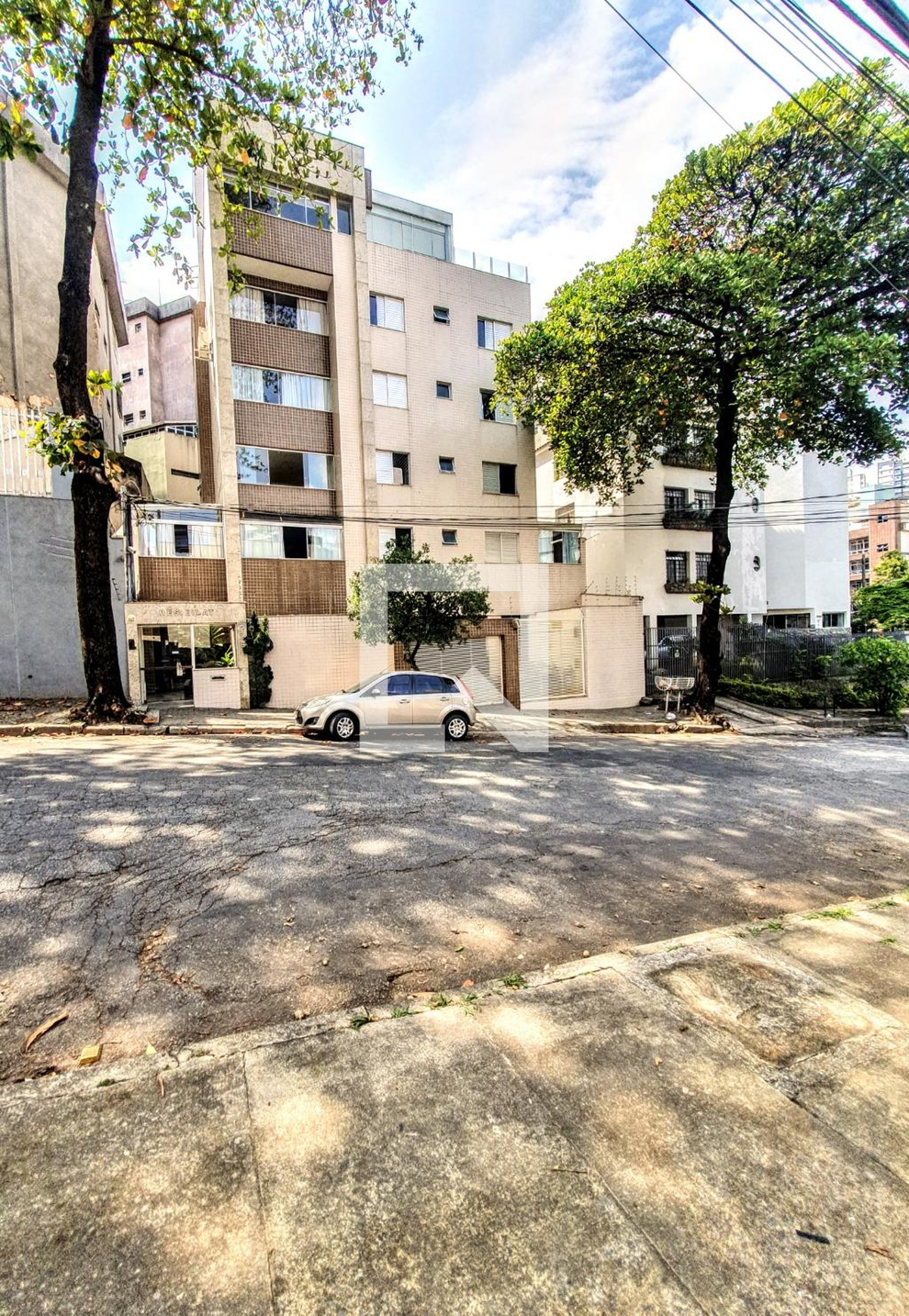 Fachada Condomínio em Rua Irmãos Kenedy, 226