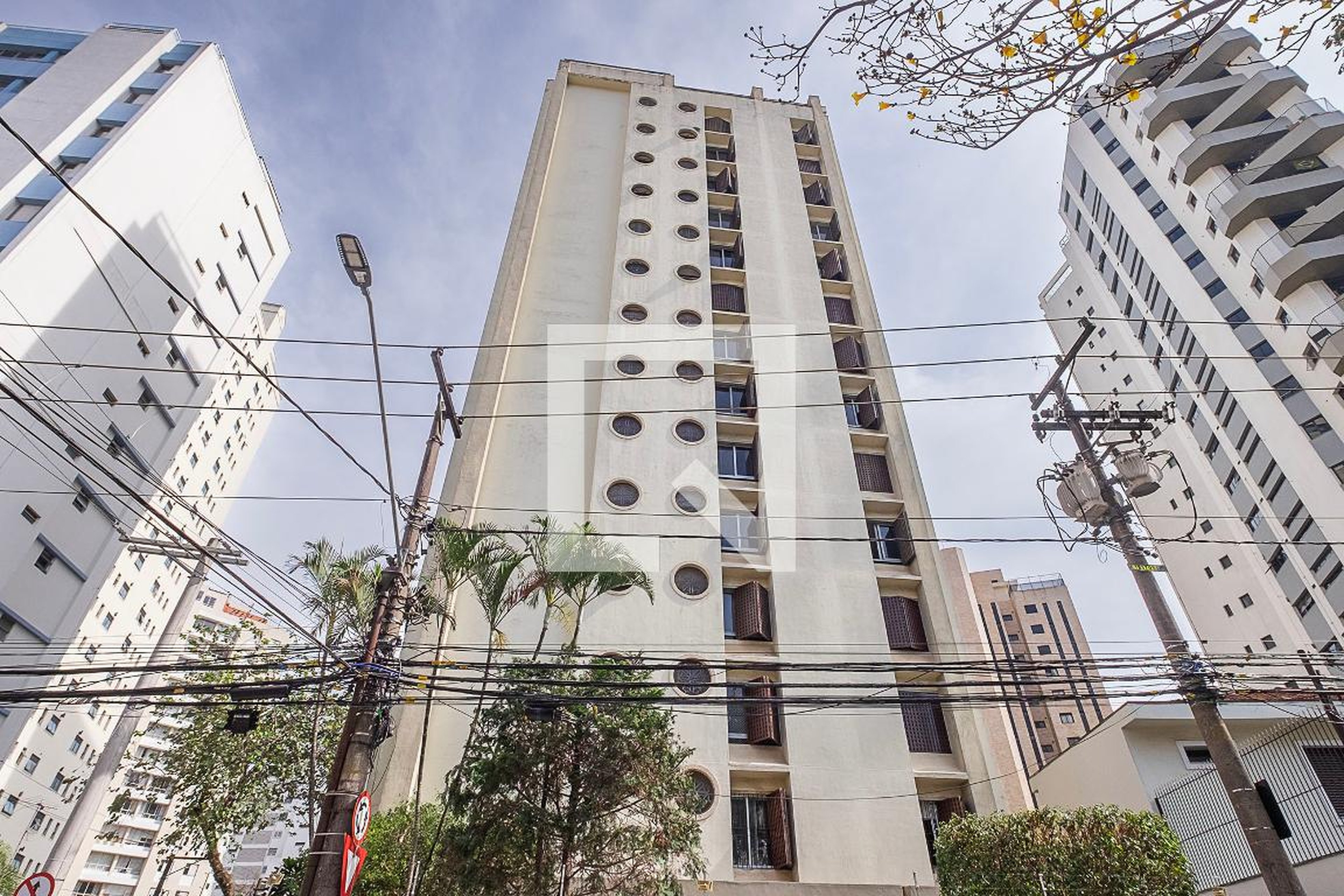 Fachada Condomínio em Rua Doutor Tomás Carvalhal, 75