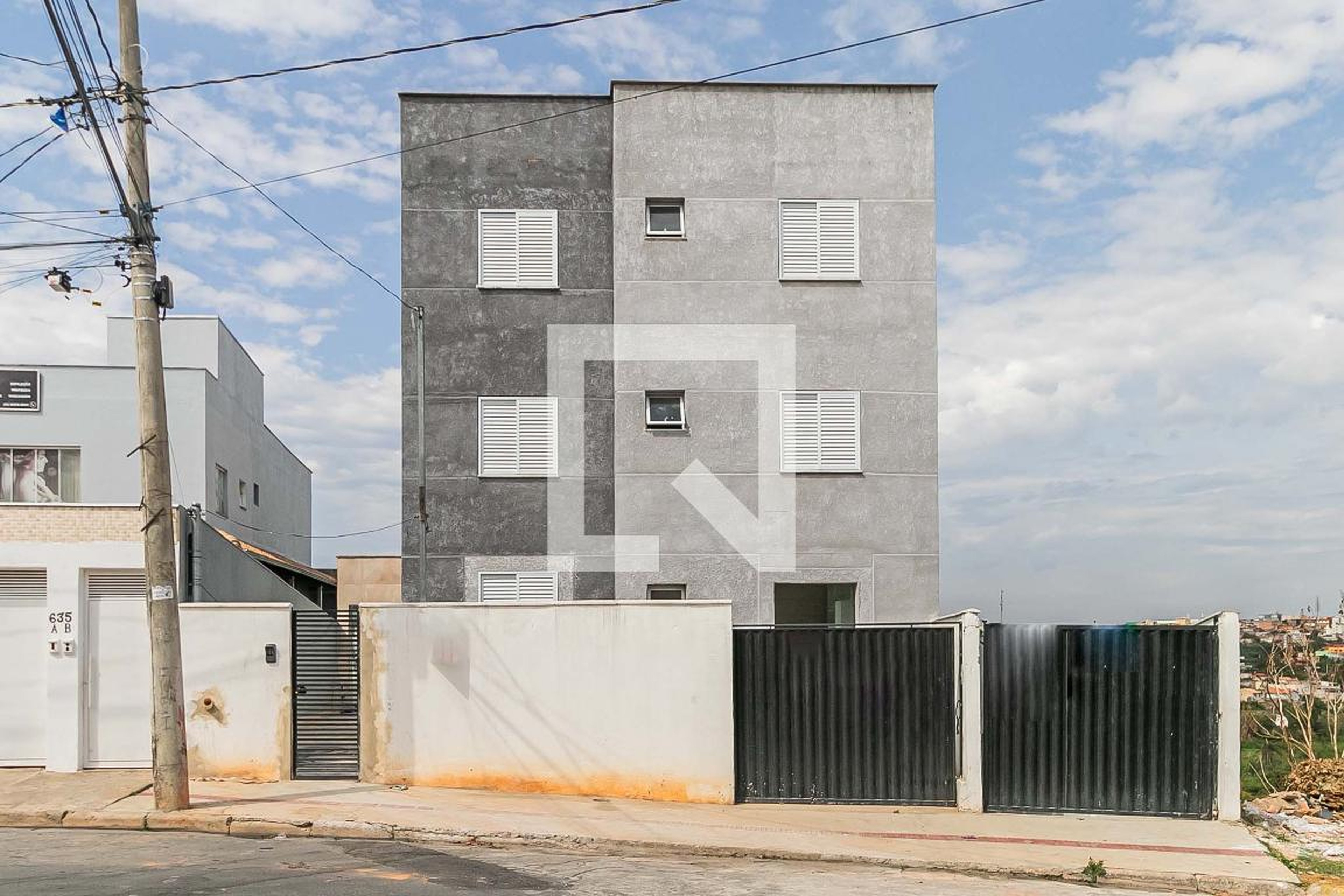 Fachada Condomínio em Rua Alvarenga Peixoto, 15