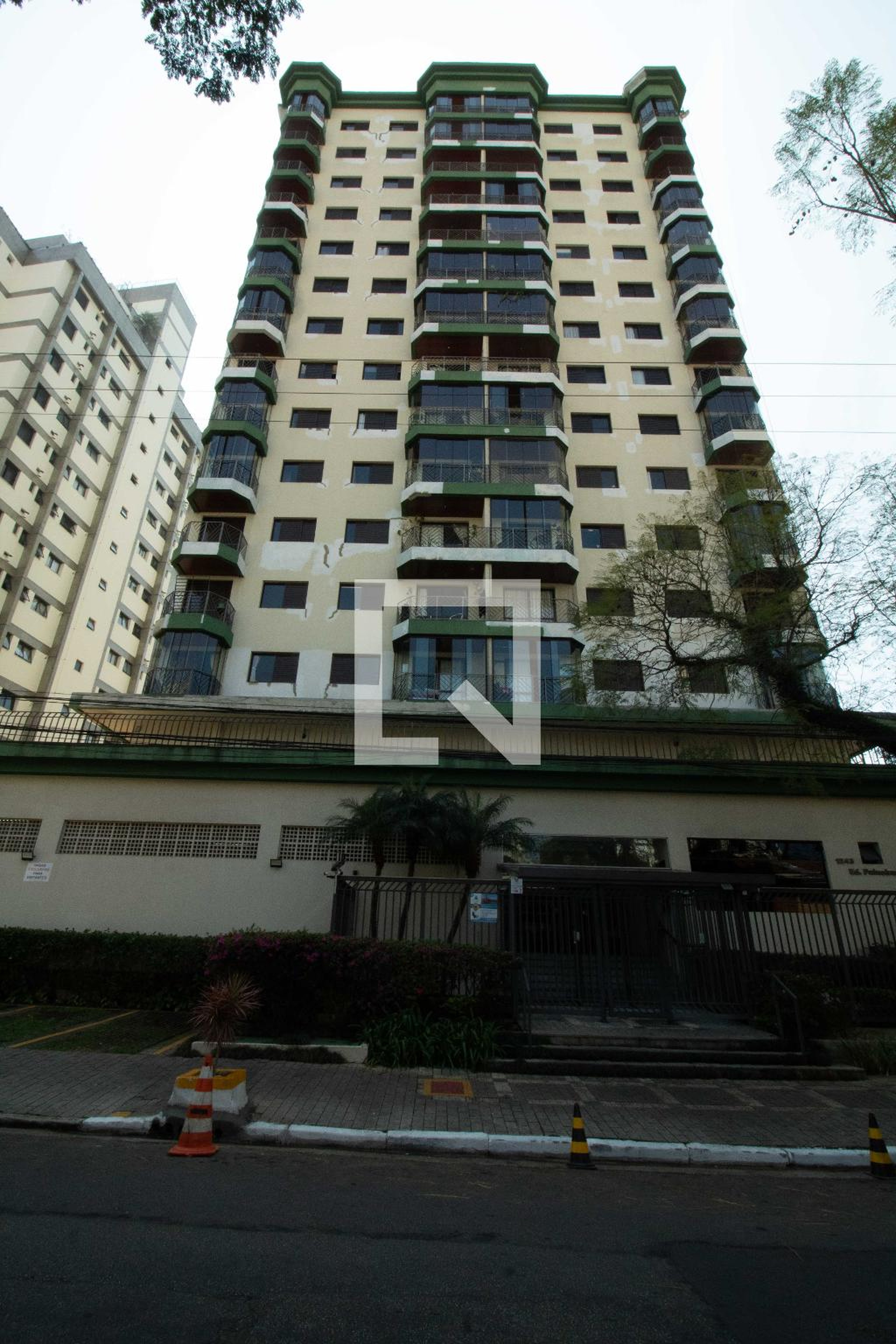 Fachada do Prédio Edifício Paineras Araucária