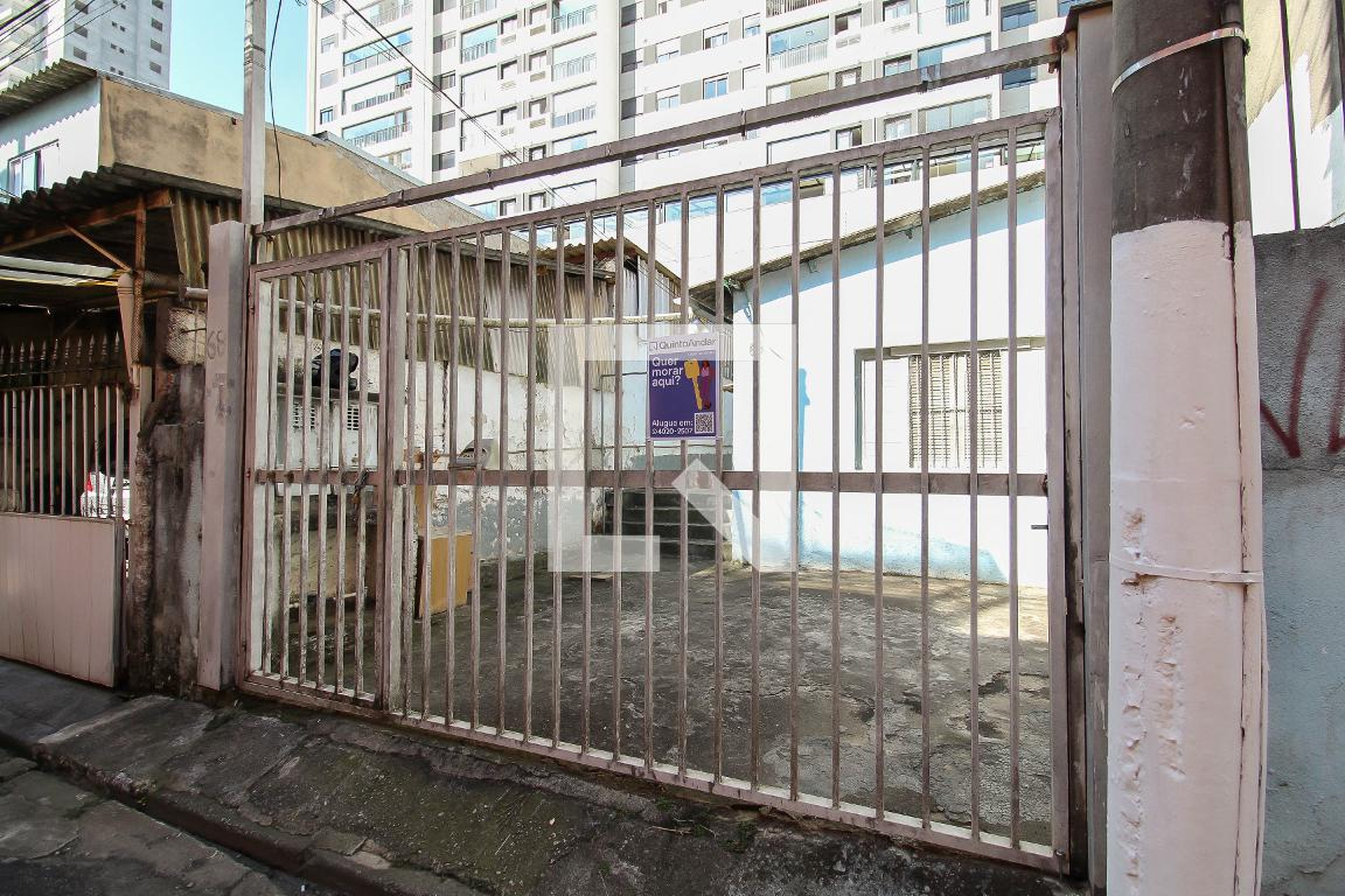 Fachada Condomínio em Travessa Nelson de Souza Megale, 68