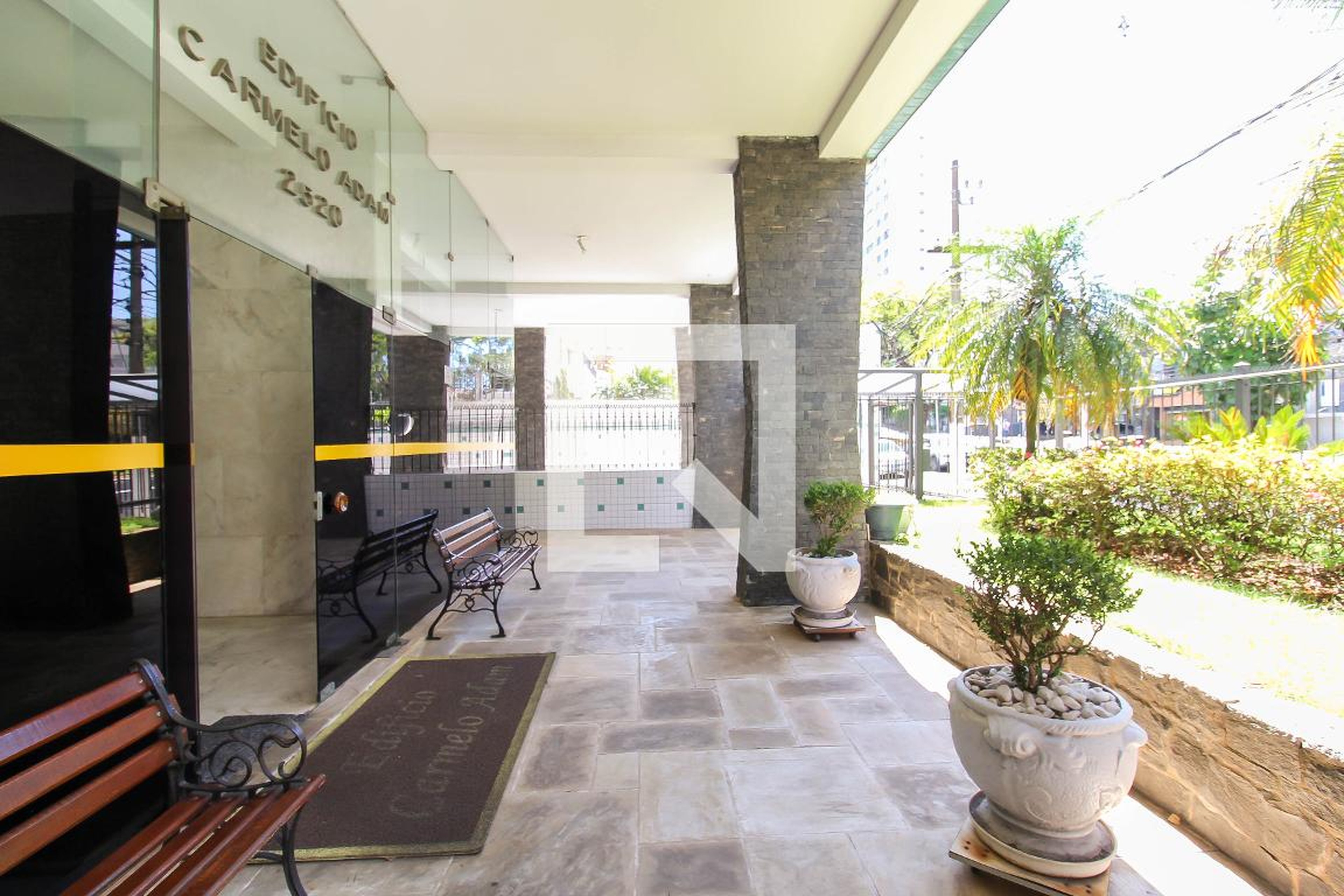 Entrada - Carmelo Adam