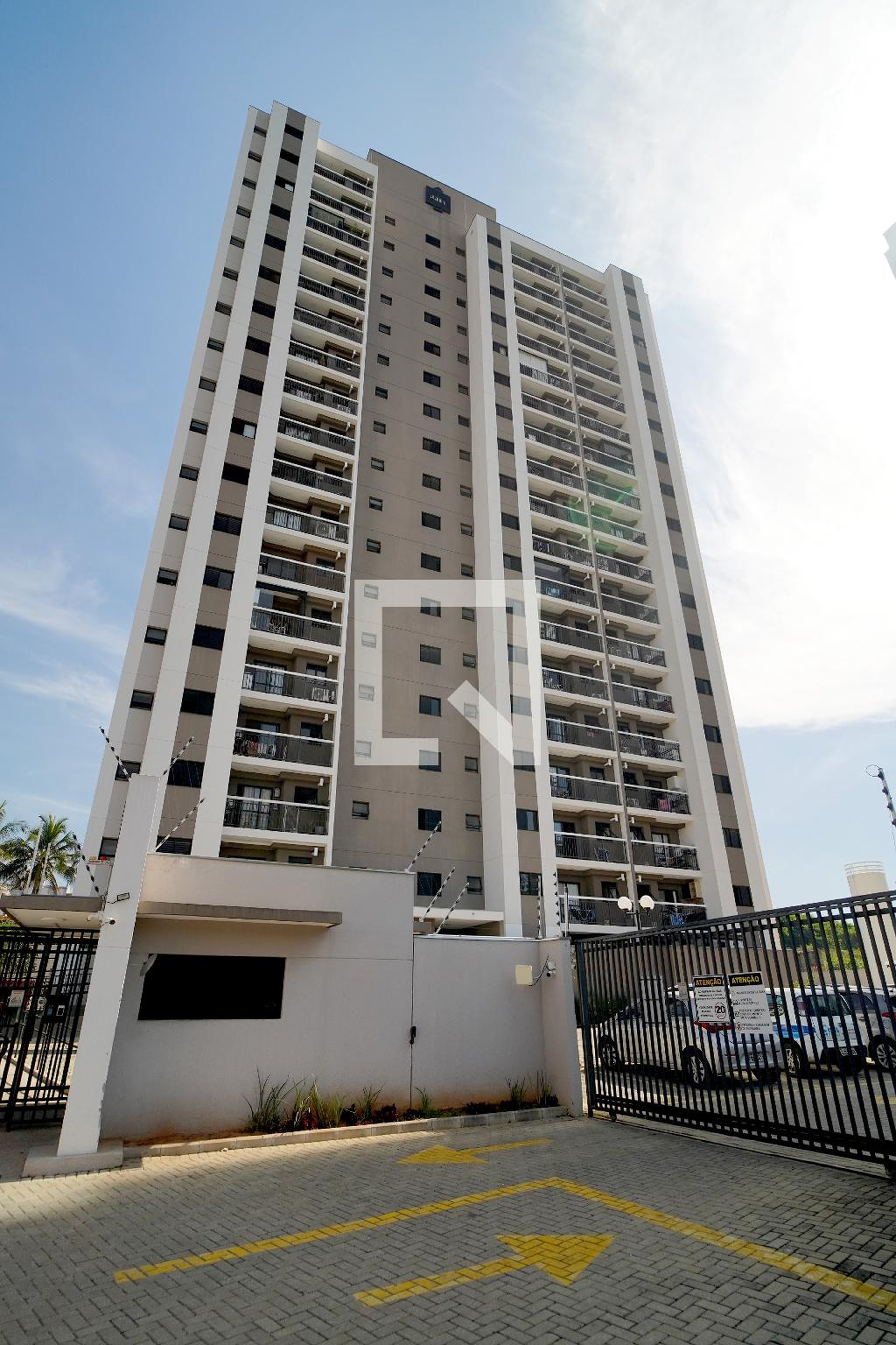 Fachada do Prédio Condomínio JR Campolim