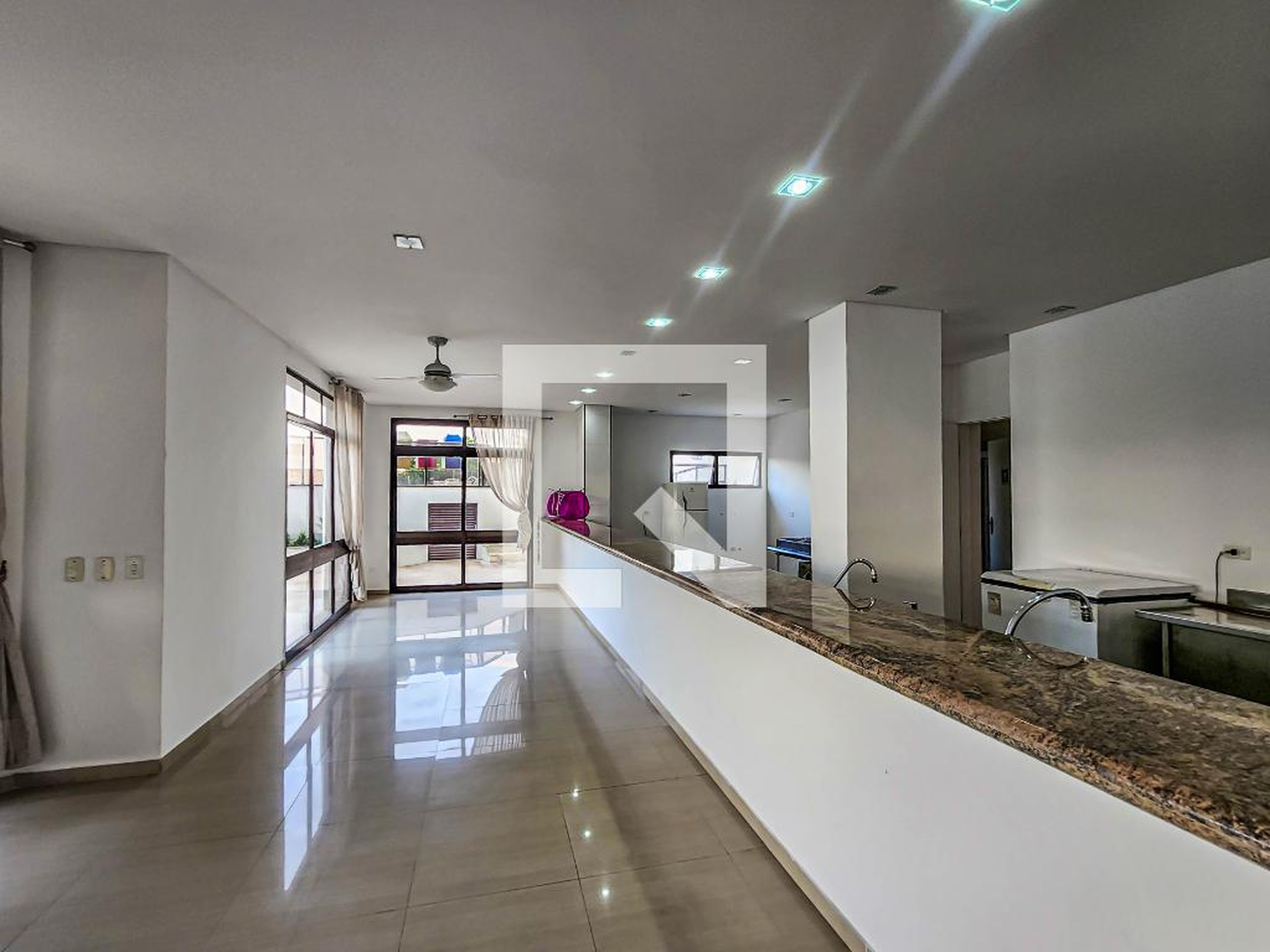 Hall Condomínio em Rua das Galhetas, 325