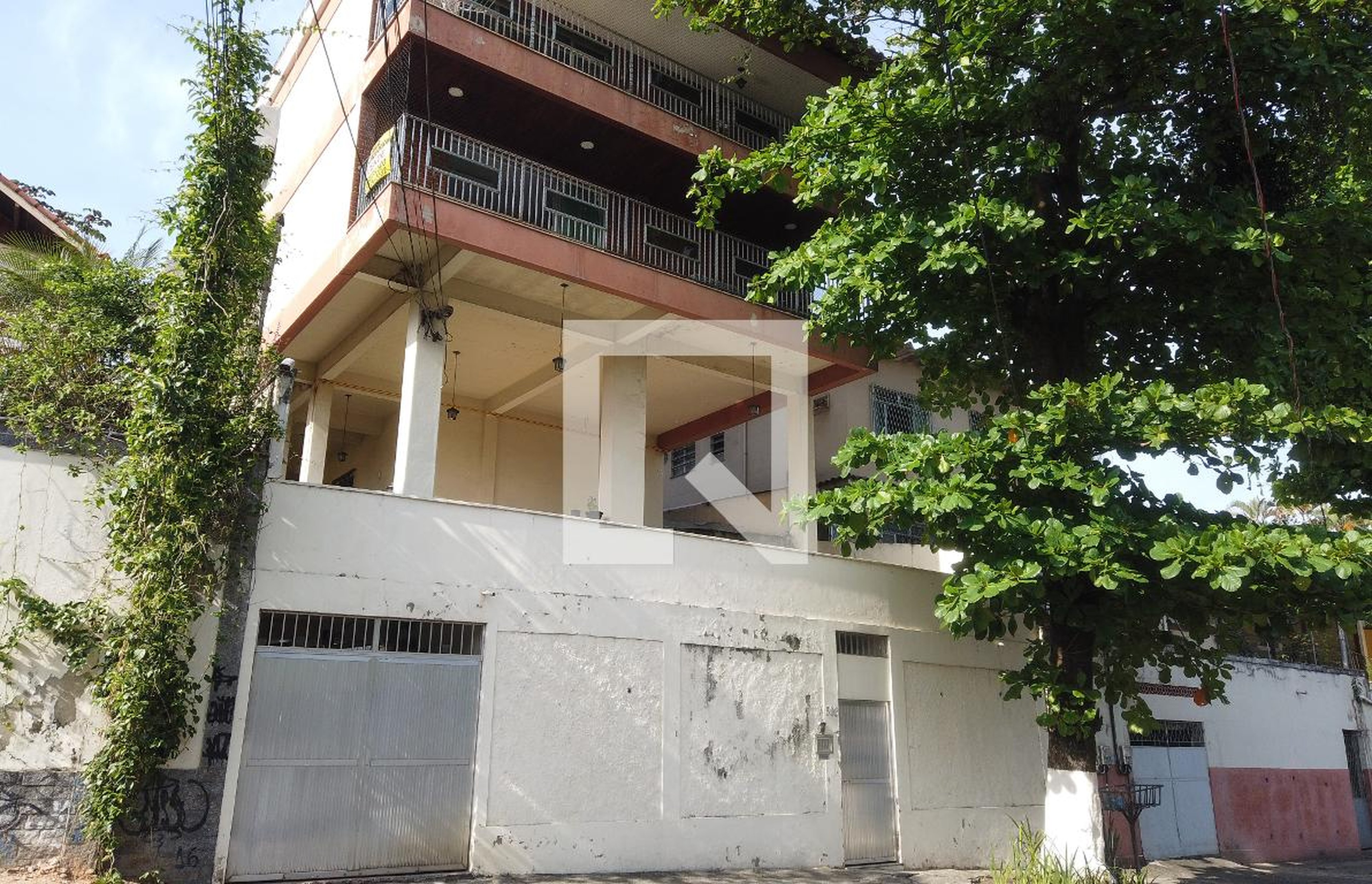 Fachada Condomínio em Rua Alberto Pasqualini, 308