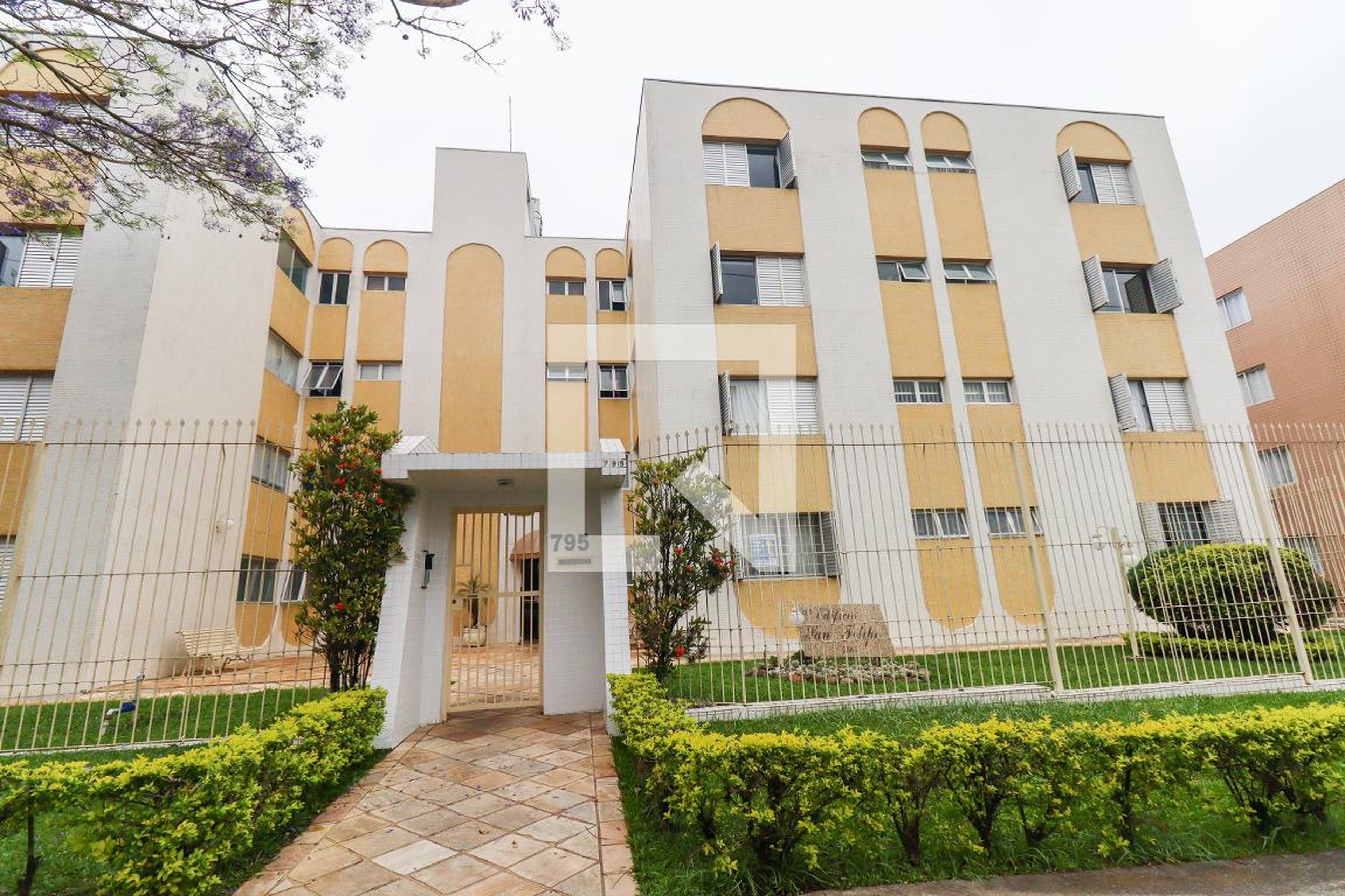 Fachada Condomínio em Rua Professor Assis Gonçalves, 795