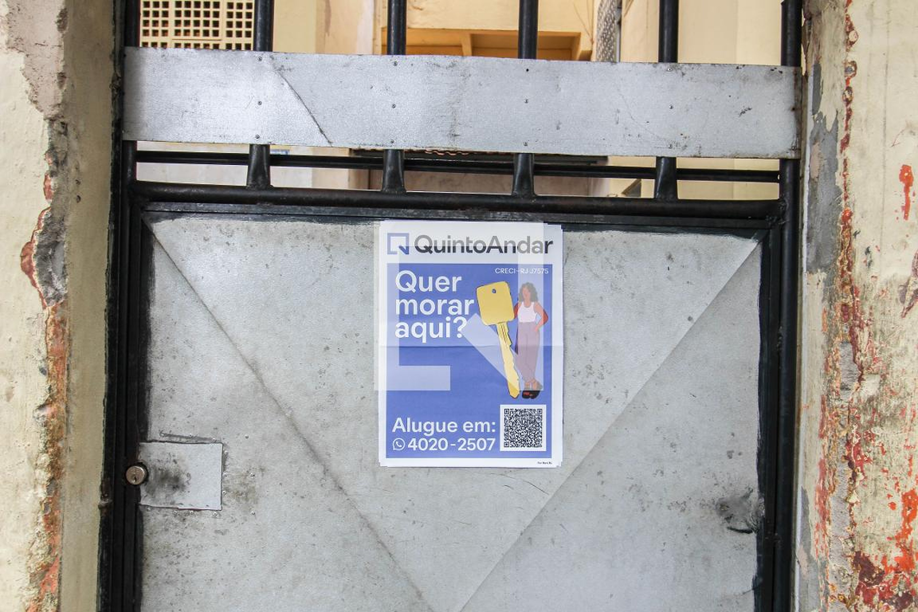 Fachada Condomínio em Rua Carlos Frahia, 120