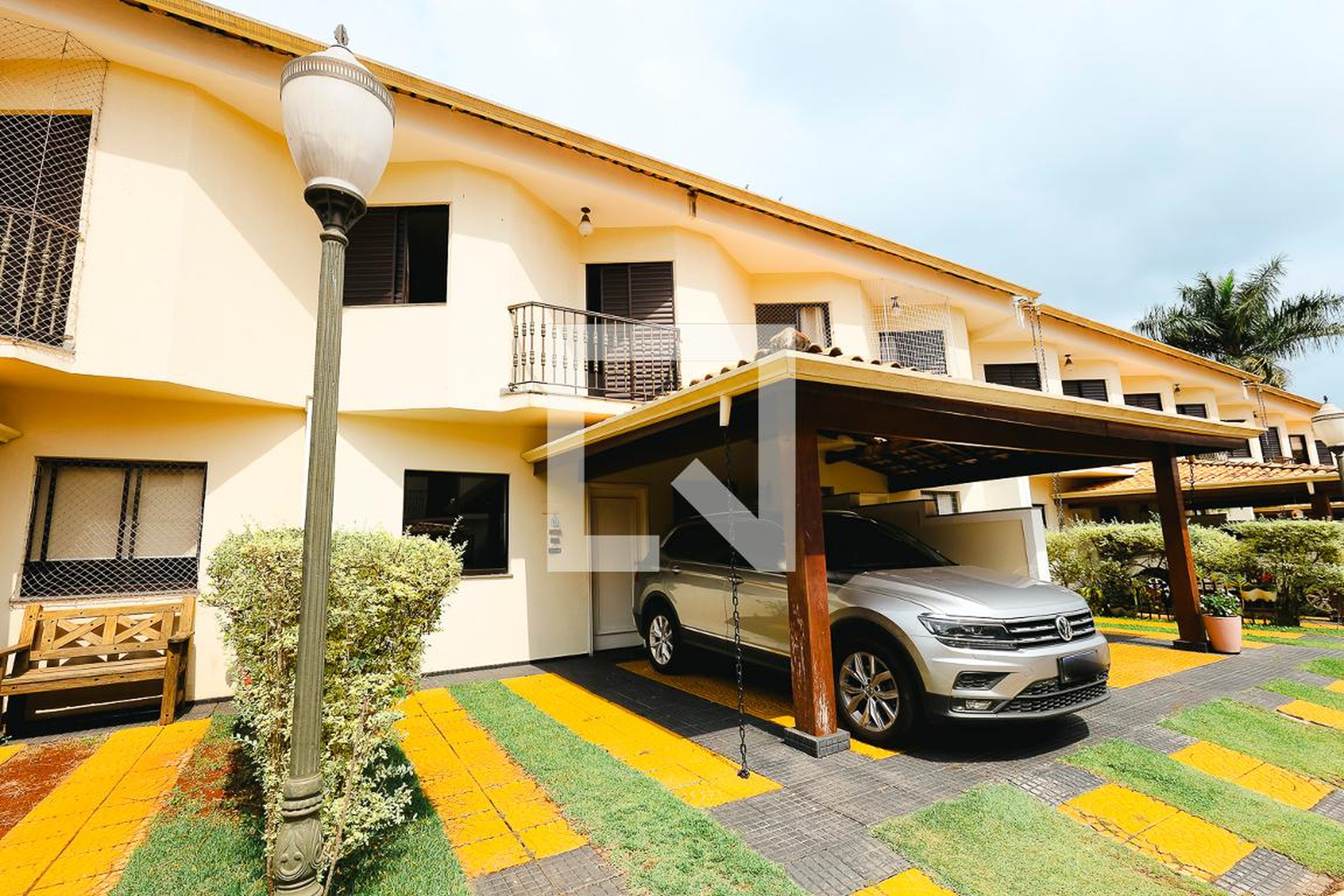 Fachada Condomínio em Rua Carlos Gomes, 568