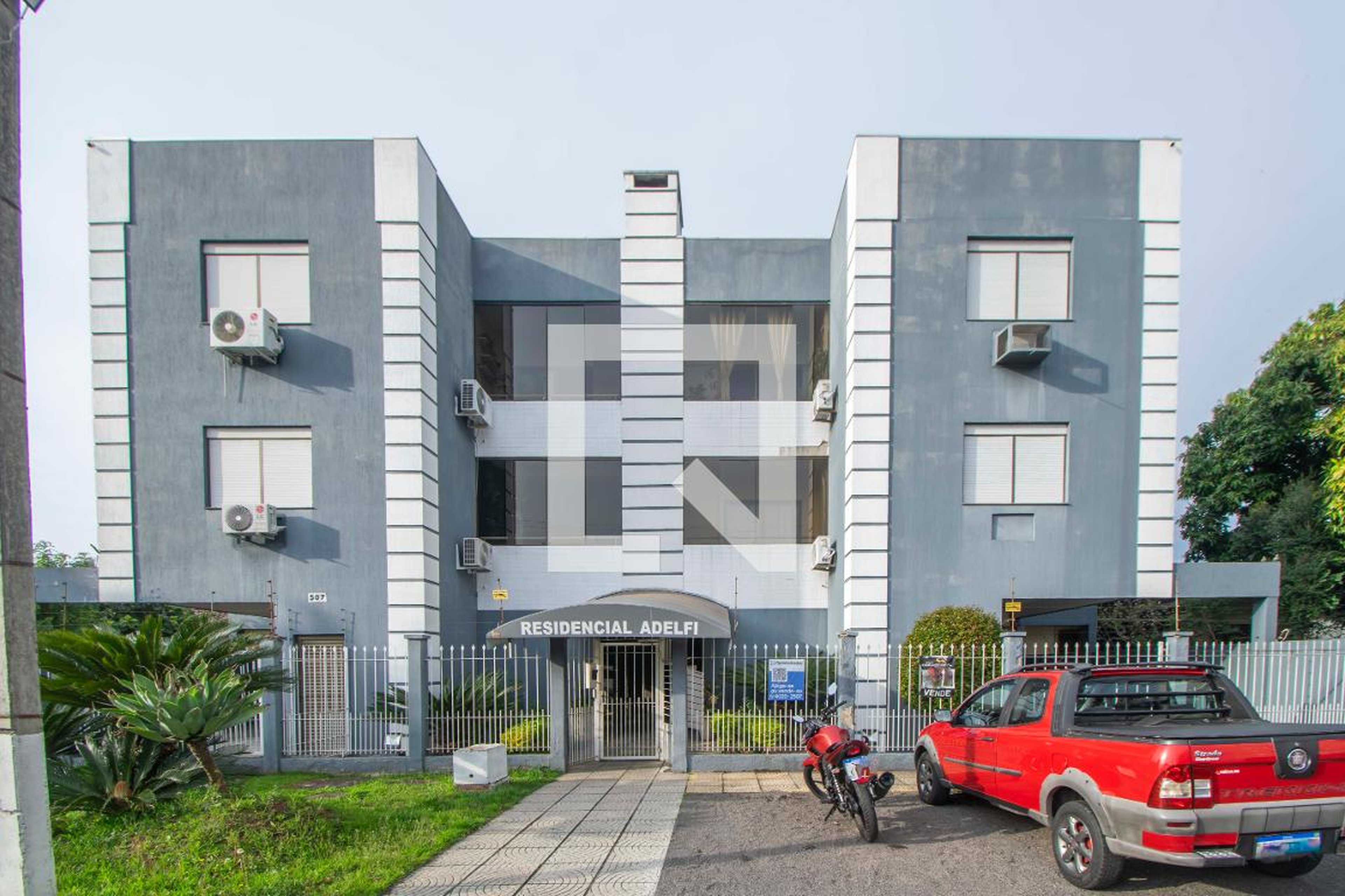 Fachada Residencial Adelfi