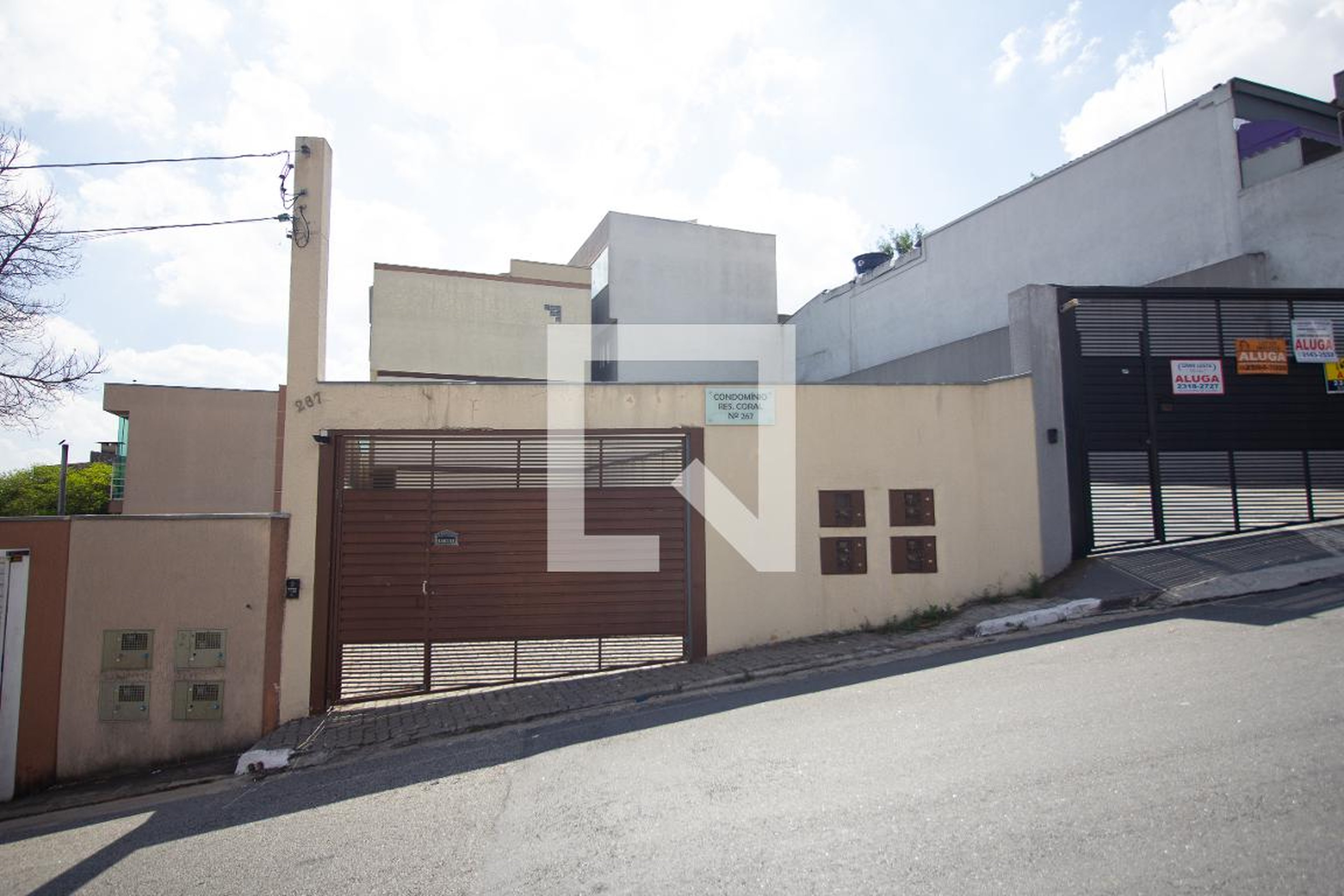 Fachada Condomínio em Rua Paramu, 267