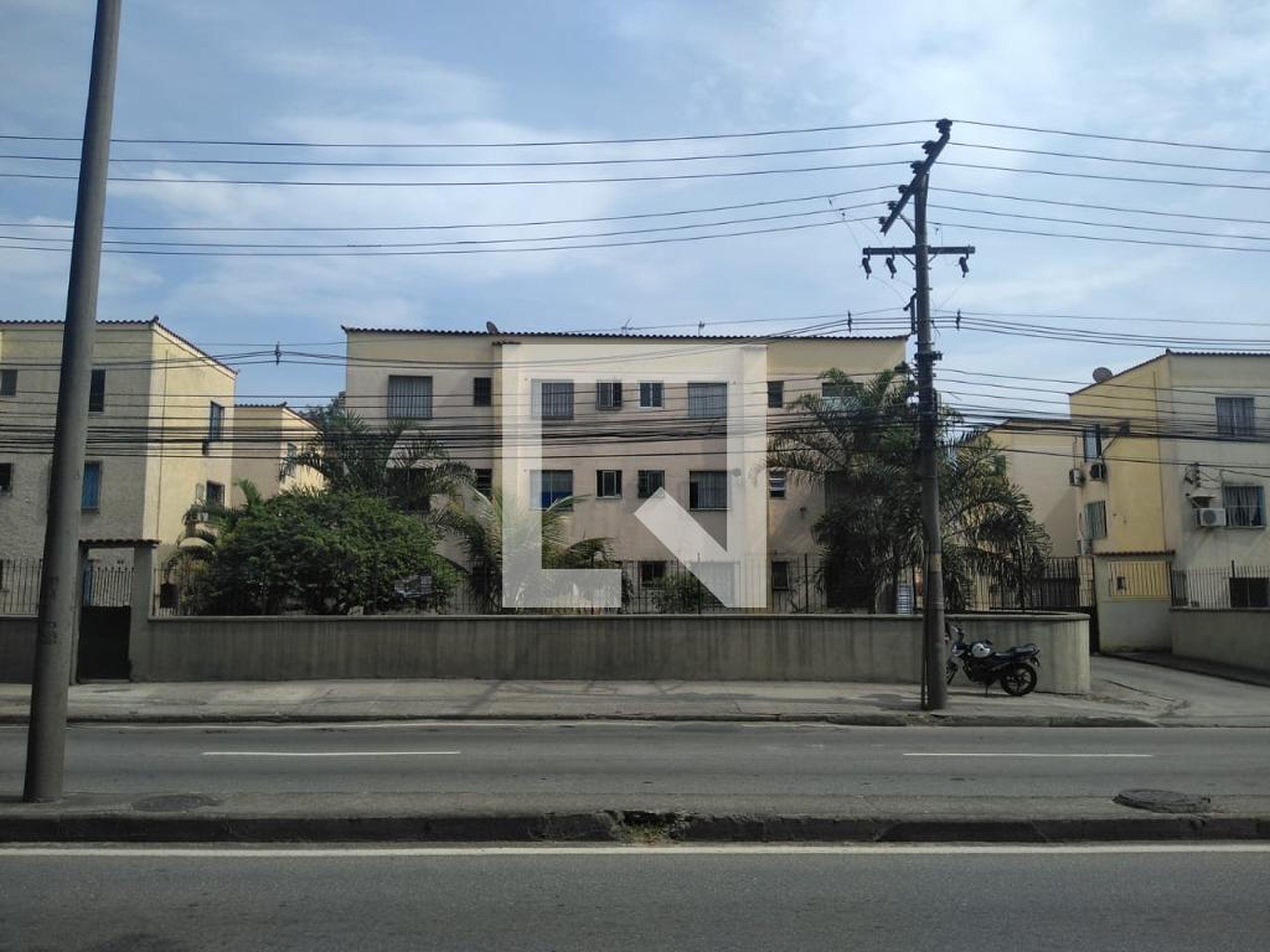 Fachada do condomínio Condomínio em Estrada Rio do A, 1605