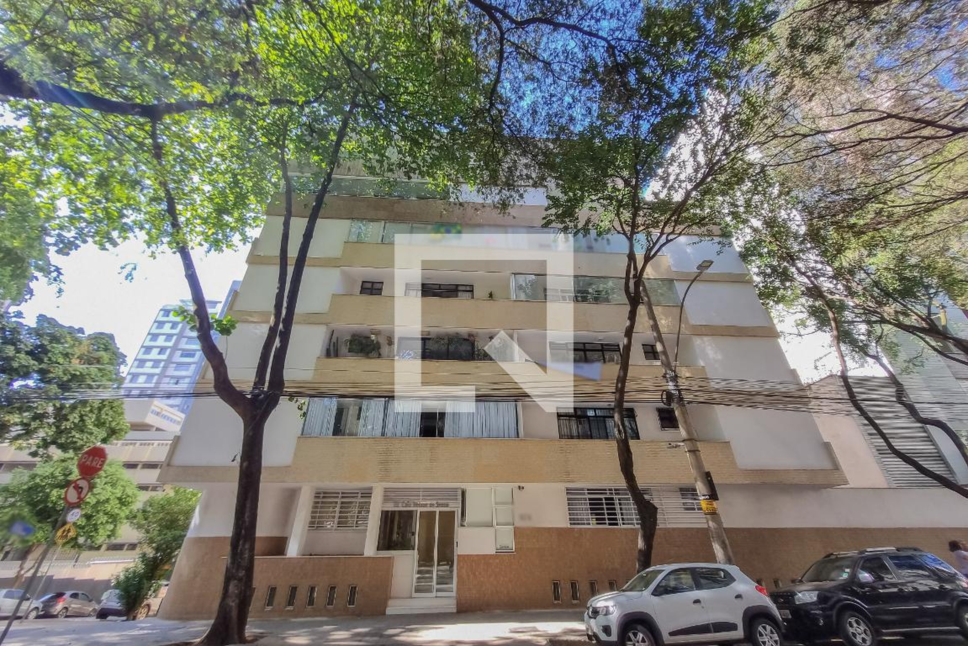 Fachada Condomínio em Rua Bernardo Guimarães, 1076