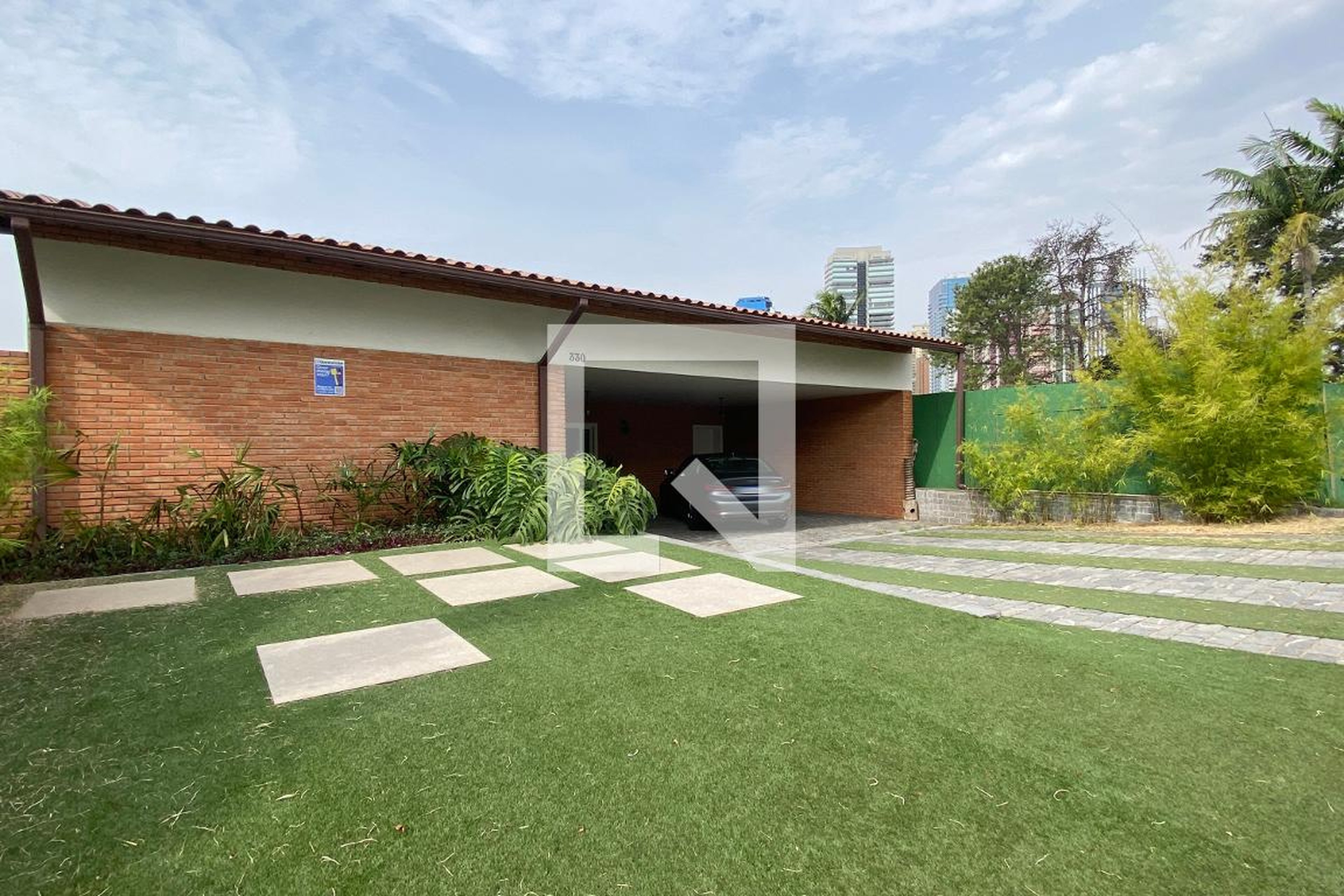 Fachada Condomínio em Alameda Venezuela, 330