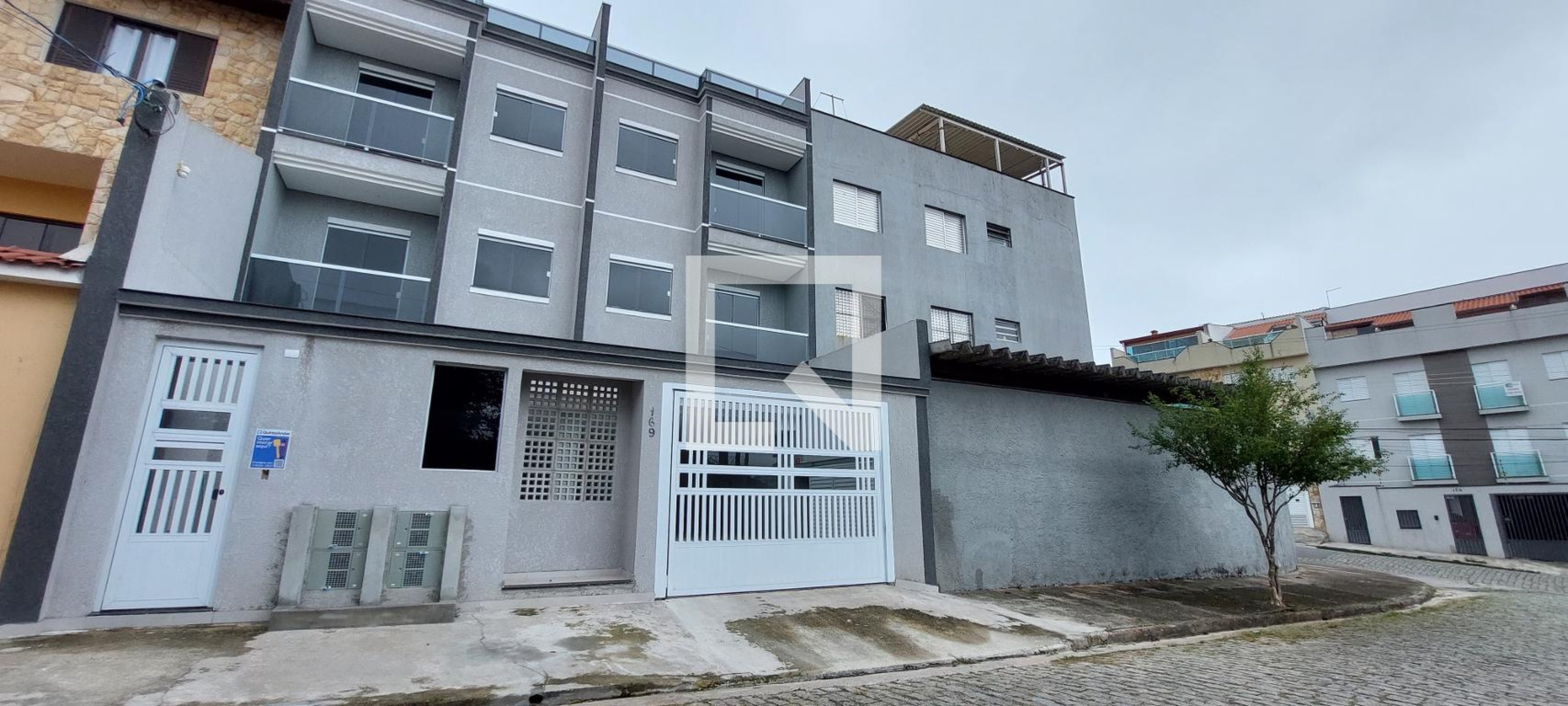 Fachada do Prédio Condomínio em Rua Aracaiba, 169