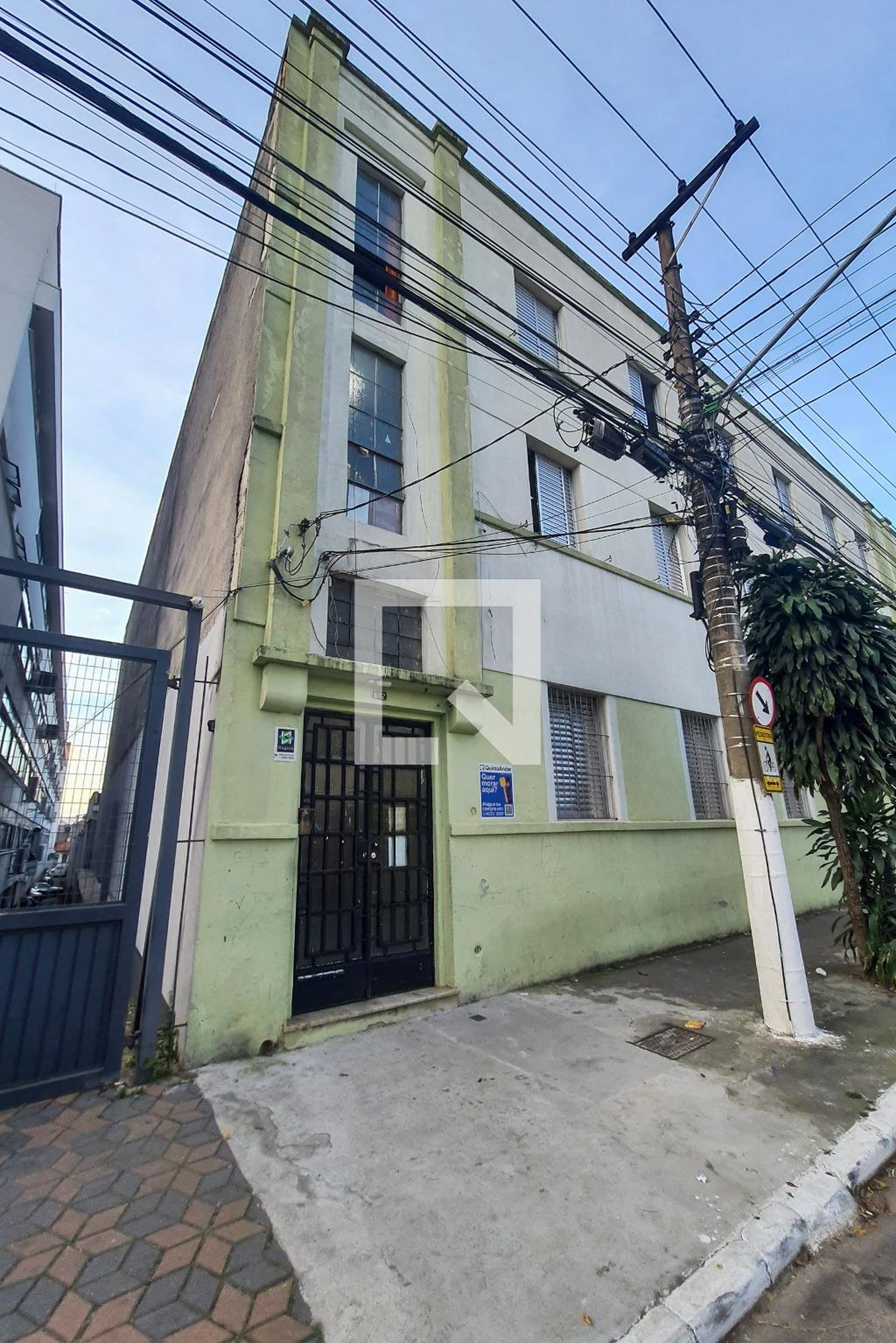 Fachada Condomínio em Rua Solon, 1012