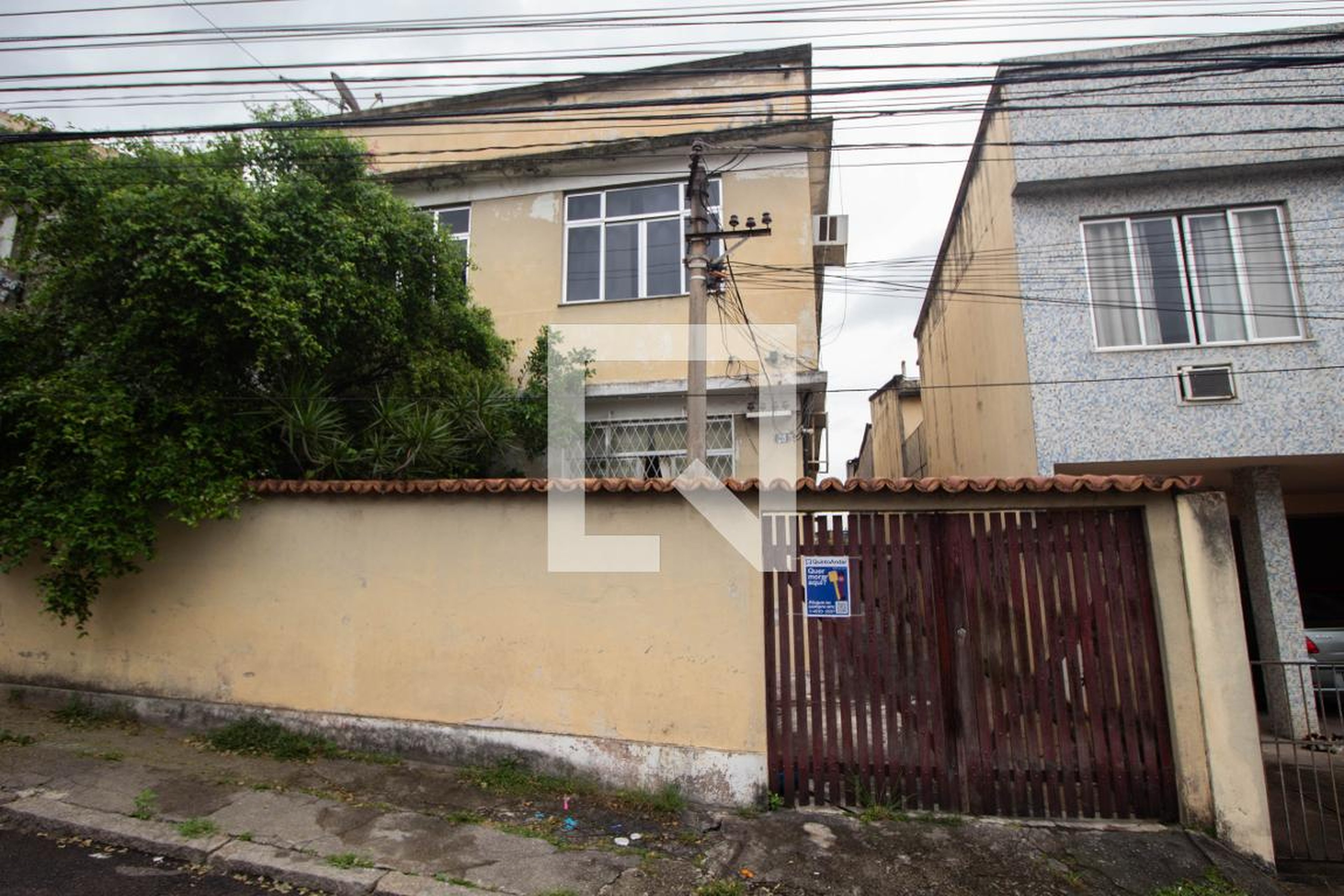 Fachada Condomínio em Rua Alexandre Dias, 26