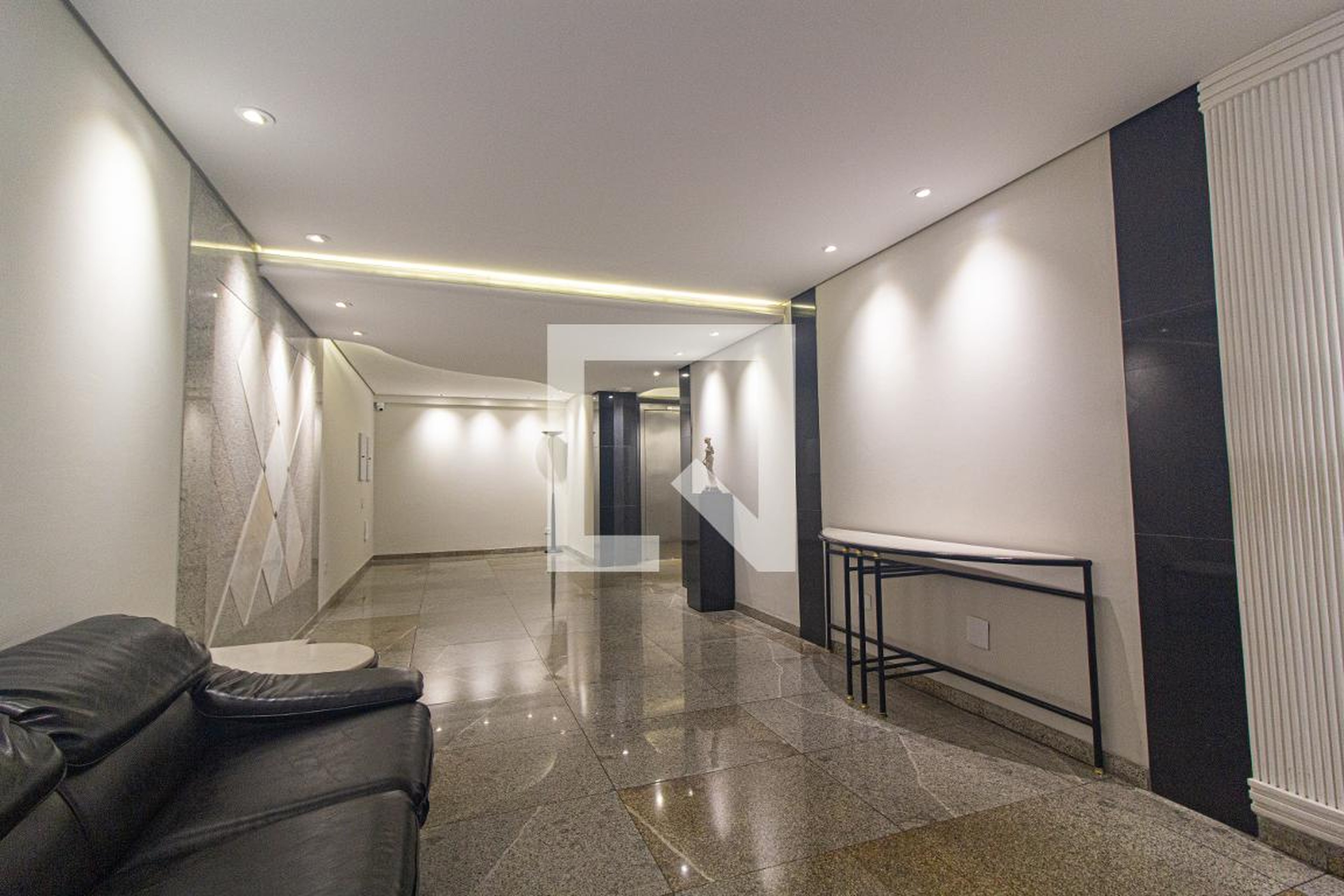 Hall de entrada - Ed. Studio Paris