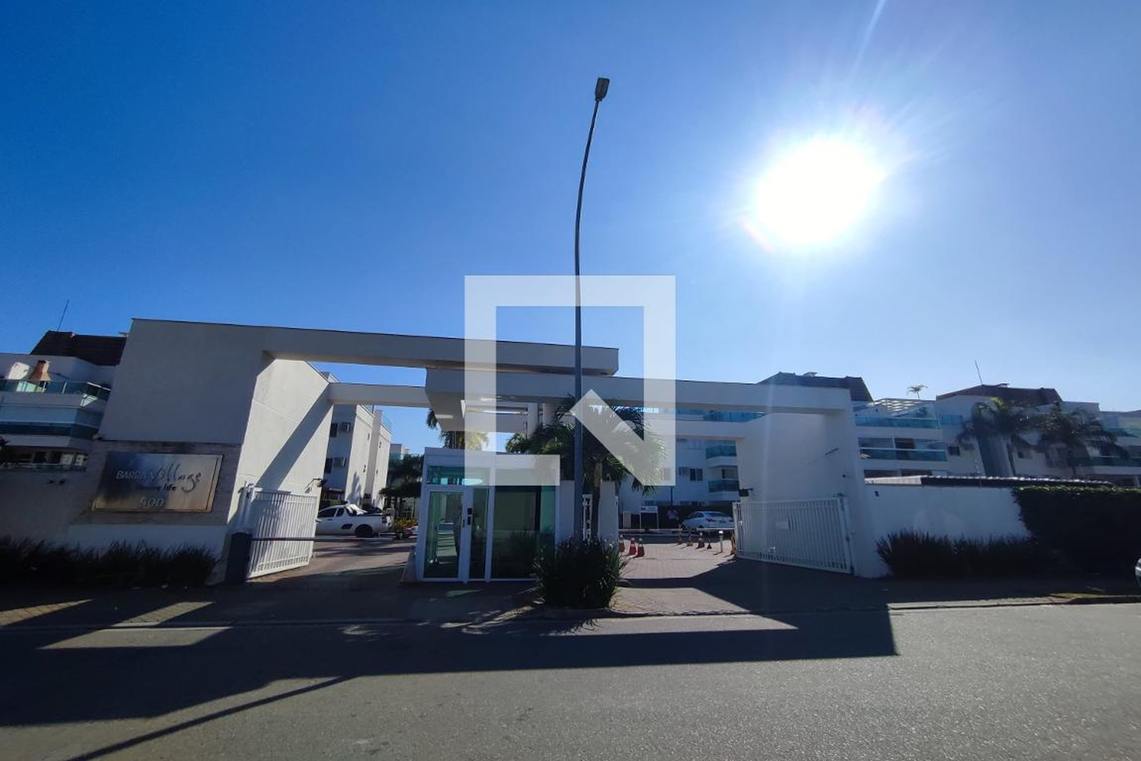 Fachada Condomínio em Estrada dos Bandeirantes, 500