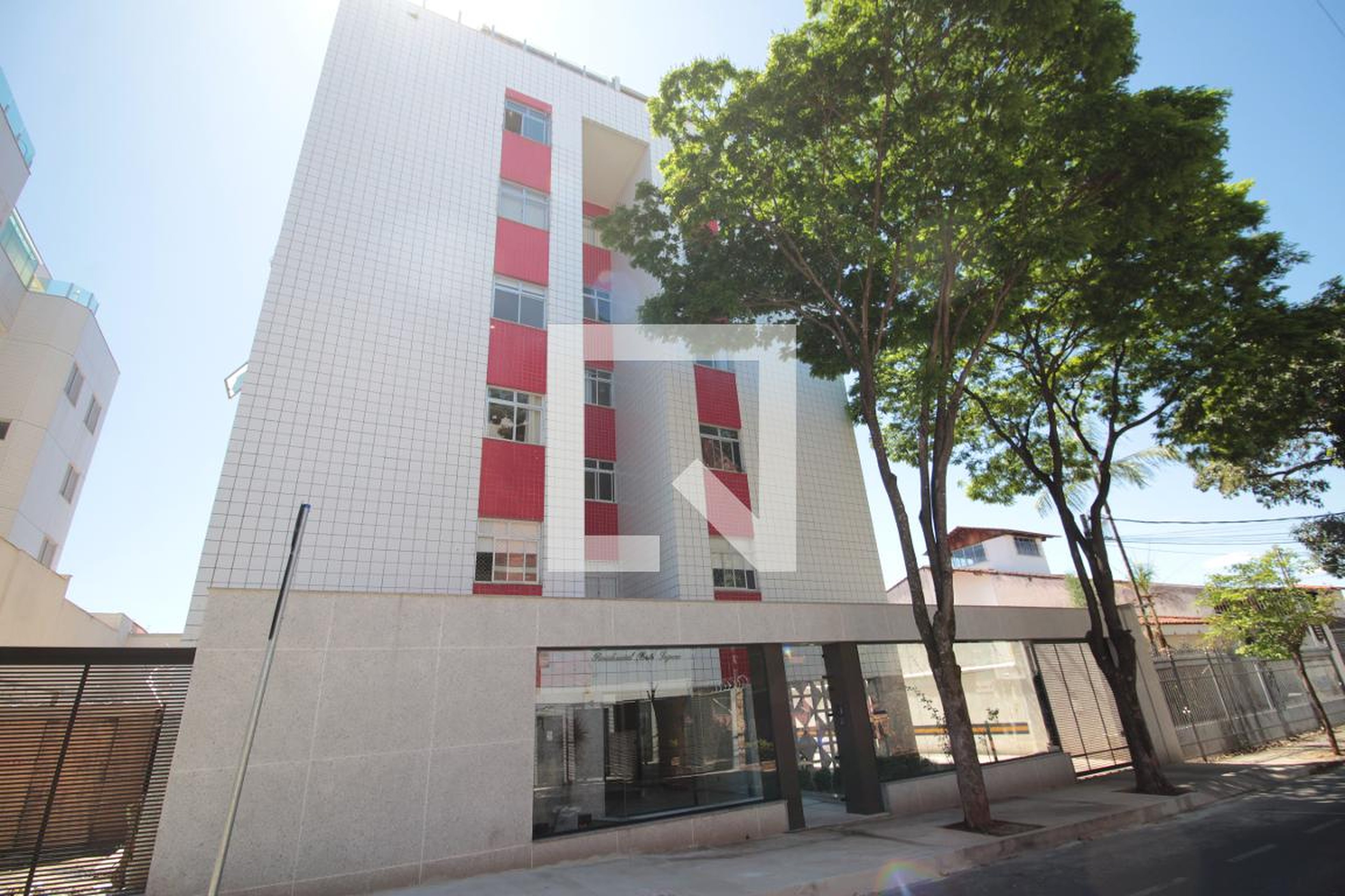 Fachada Condomínio em Rua Ministro Ivan Lins, 386