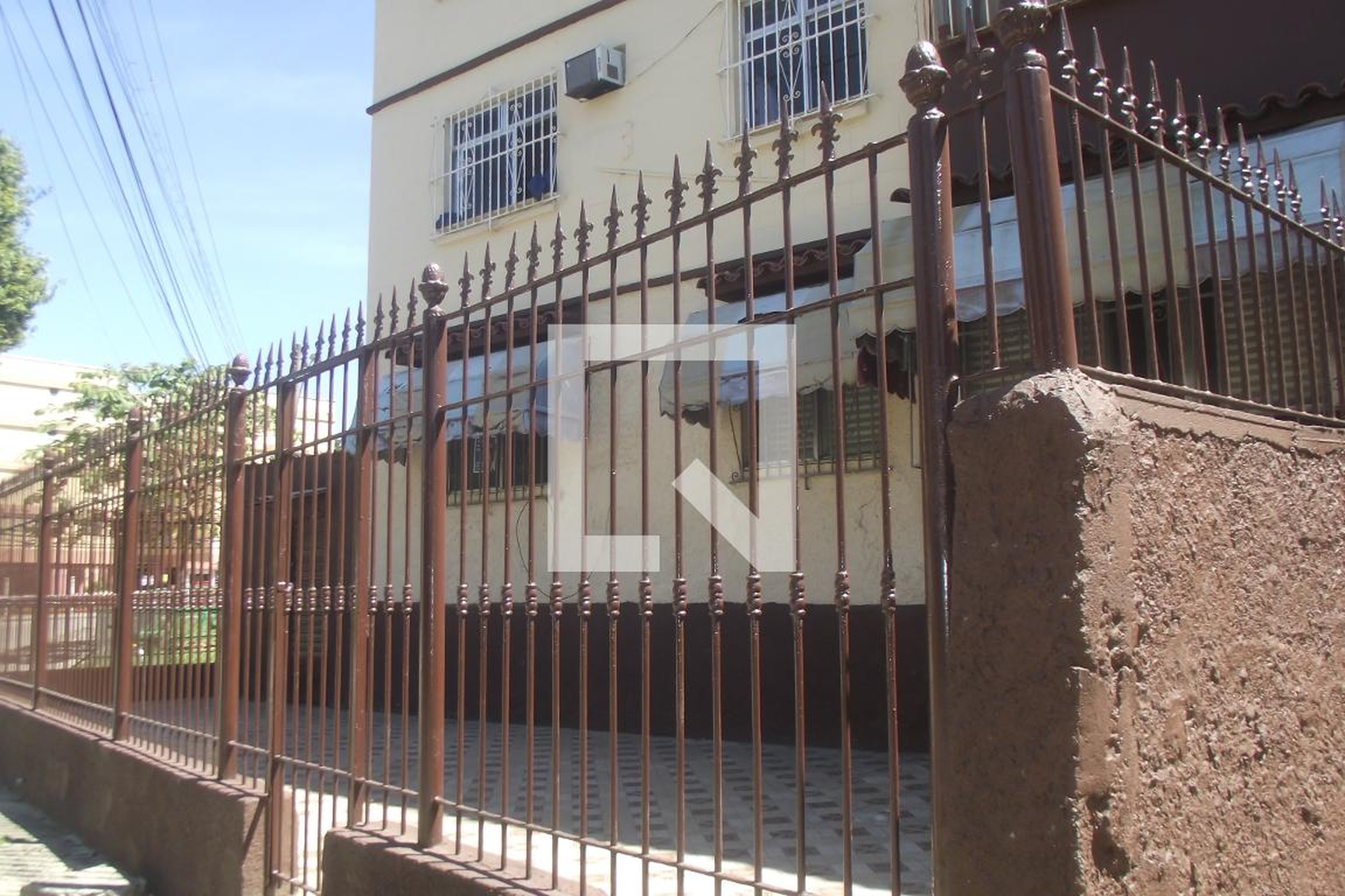 Fachada Condomínio em Rua Engenheiro Thomaz Guimarães, 26