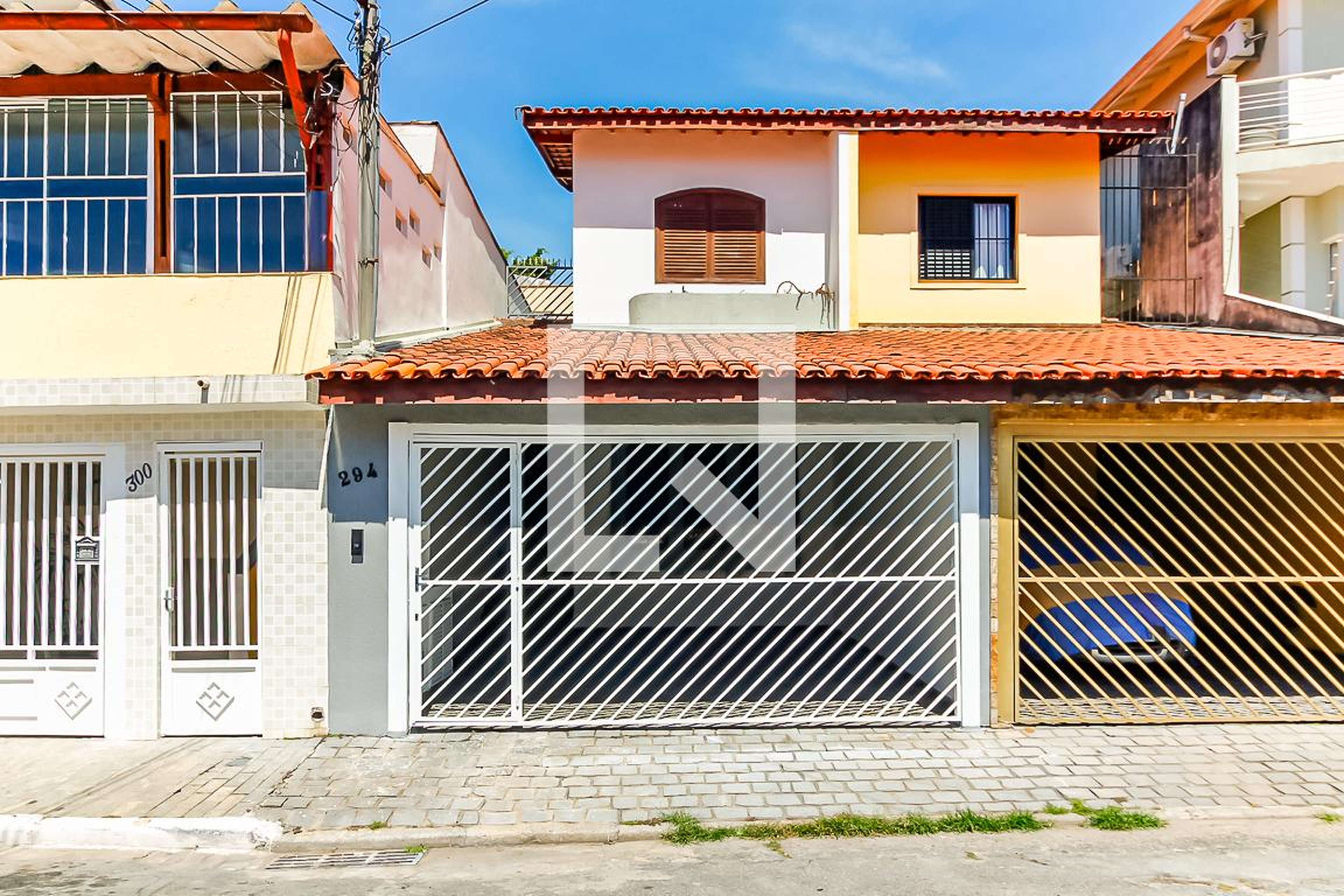 Fachada Condomínio em Rua Antônio Clemente, 294