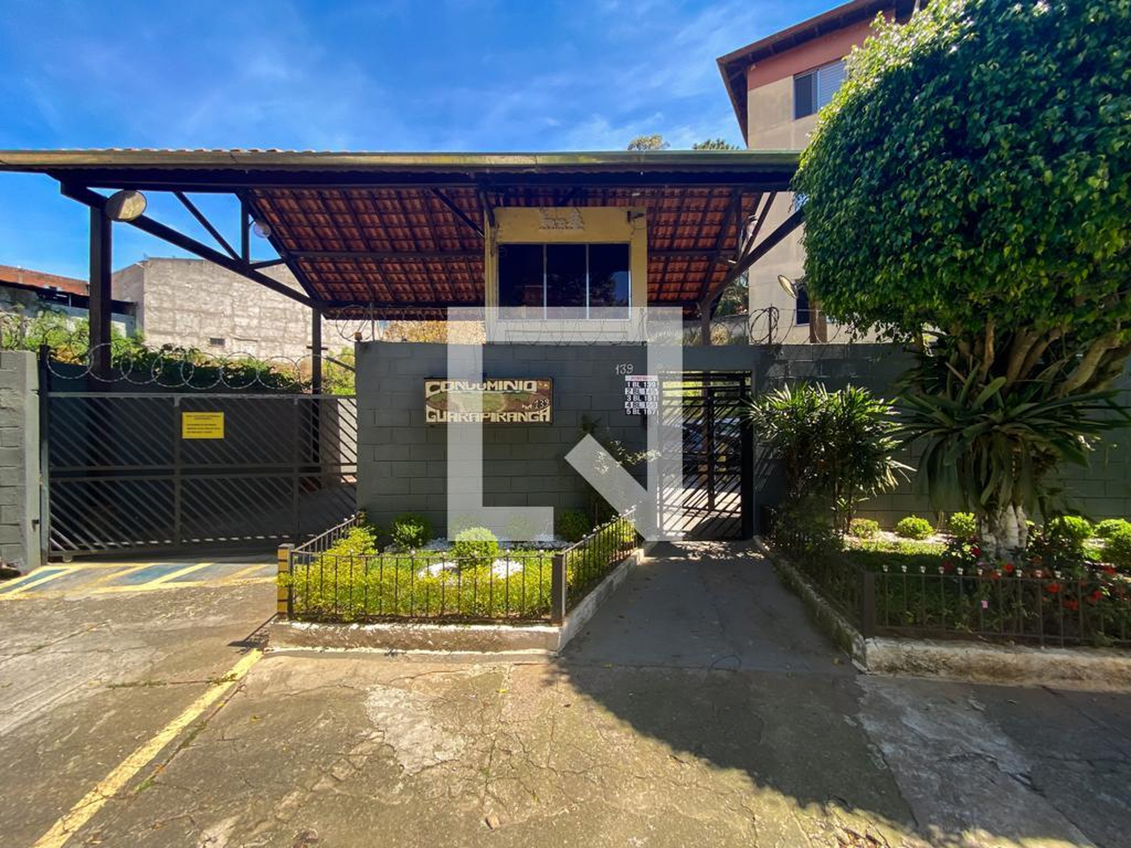 Fachada do Condomínio Condomínio em Rua Virgínia Torezin Forte, 167