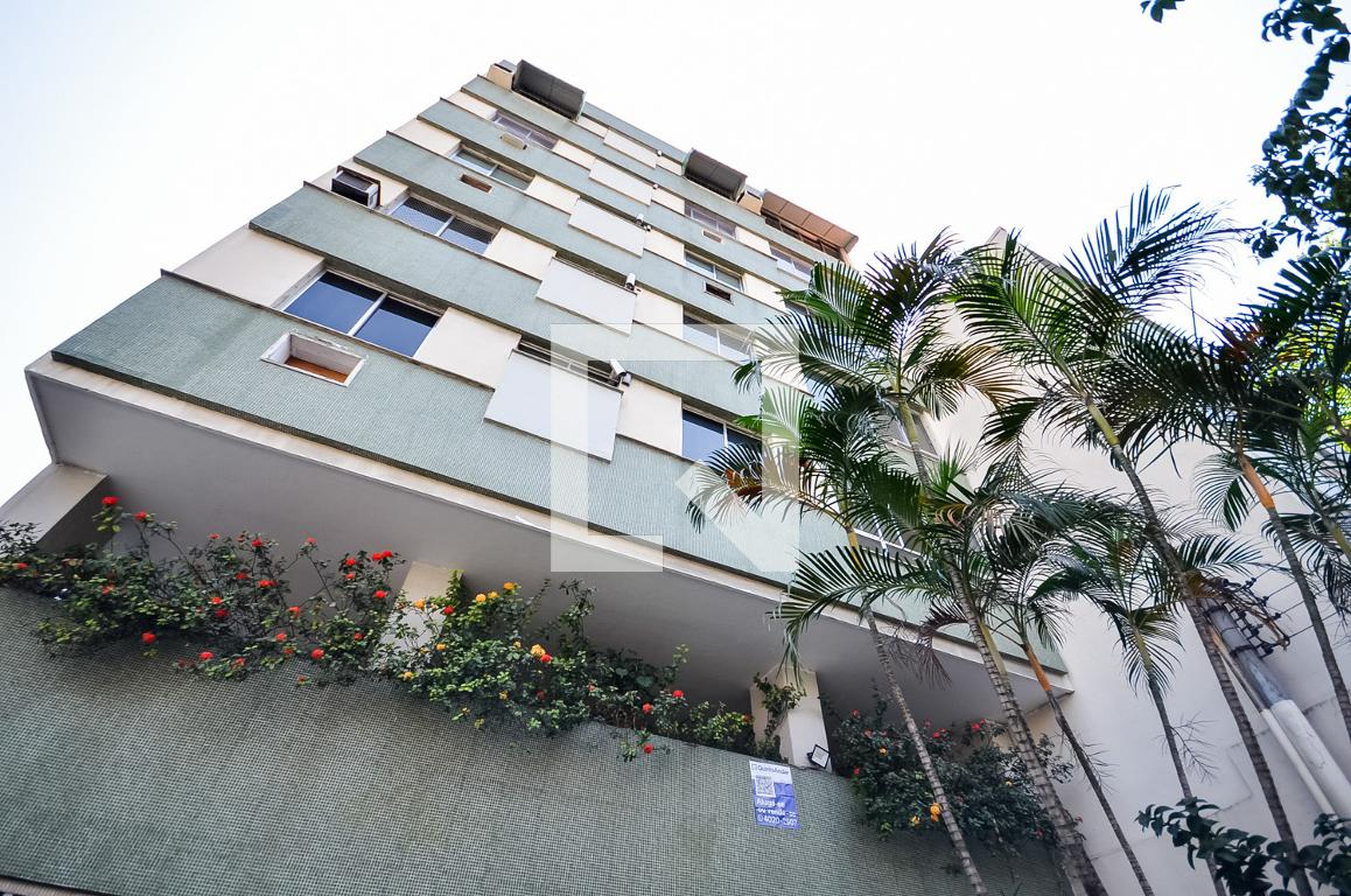 Fachada Condomínio em Rua Teodoro da Silva, 322